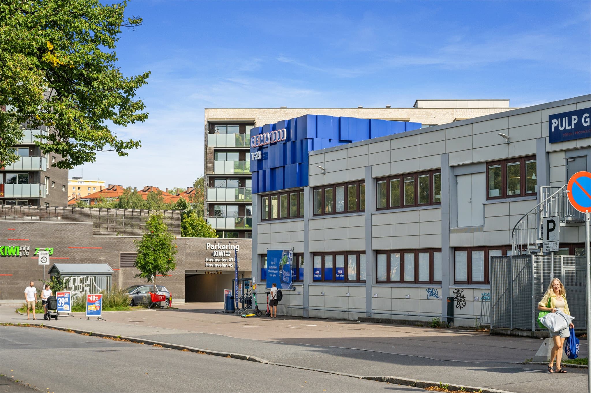 Dagligvarehandelen er godt ivaretatt med blant annet Rema 1000 og Kiwi i Hovinveien, samt Coop Mega på Hasle Torg.