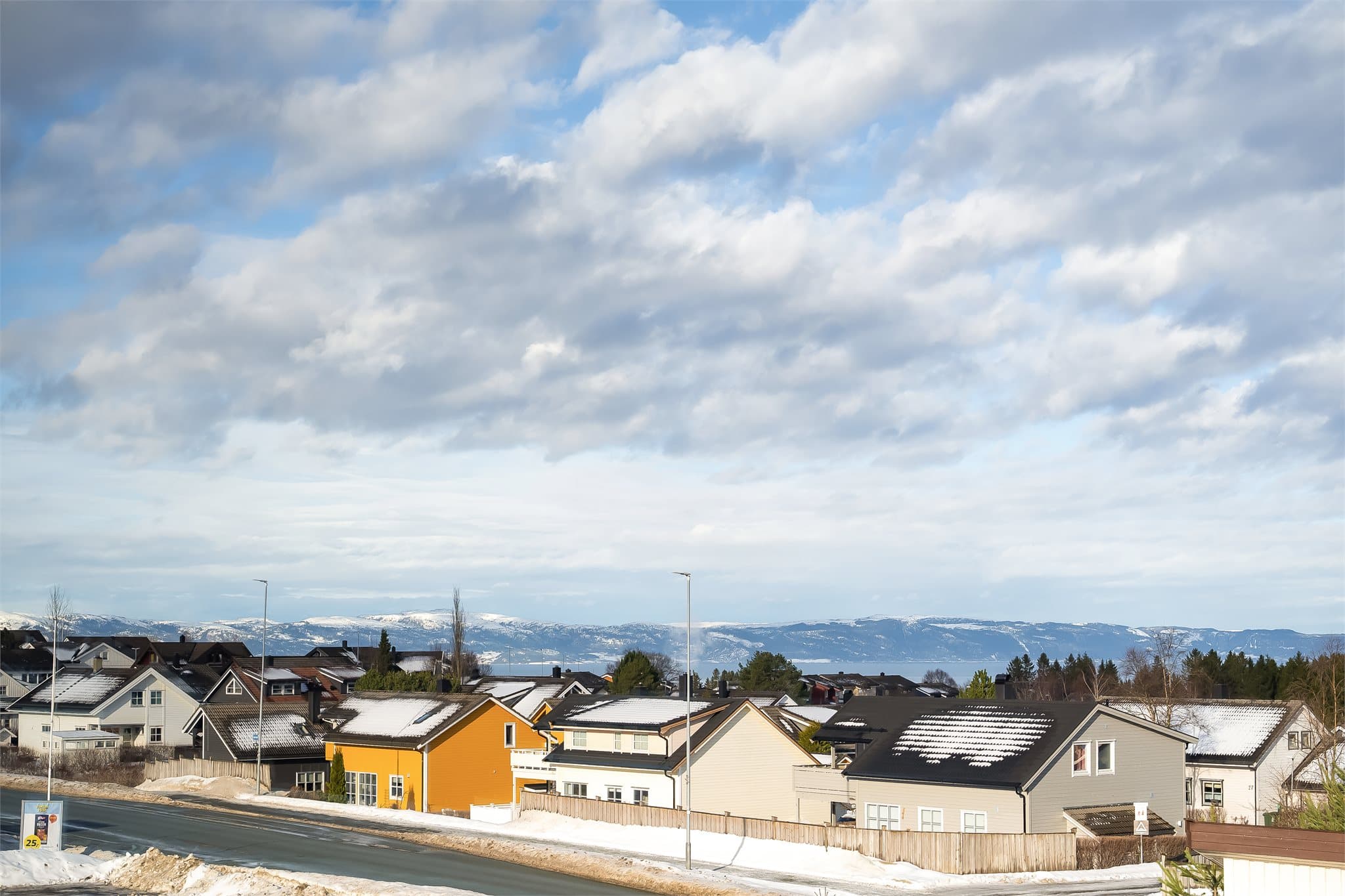 Nydelig utsikt mot Trondheimsfjorden fra soverommene.
