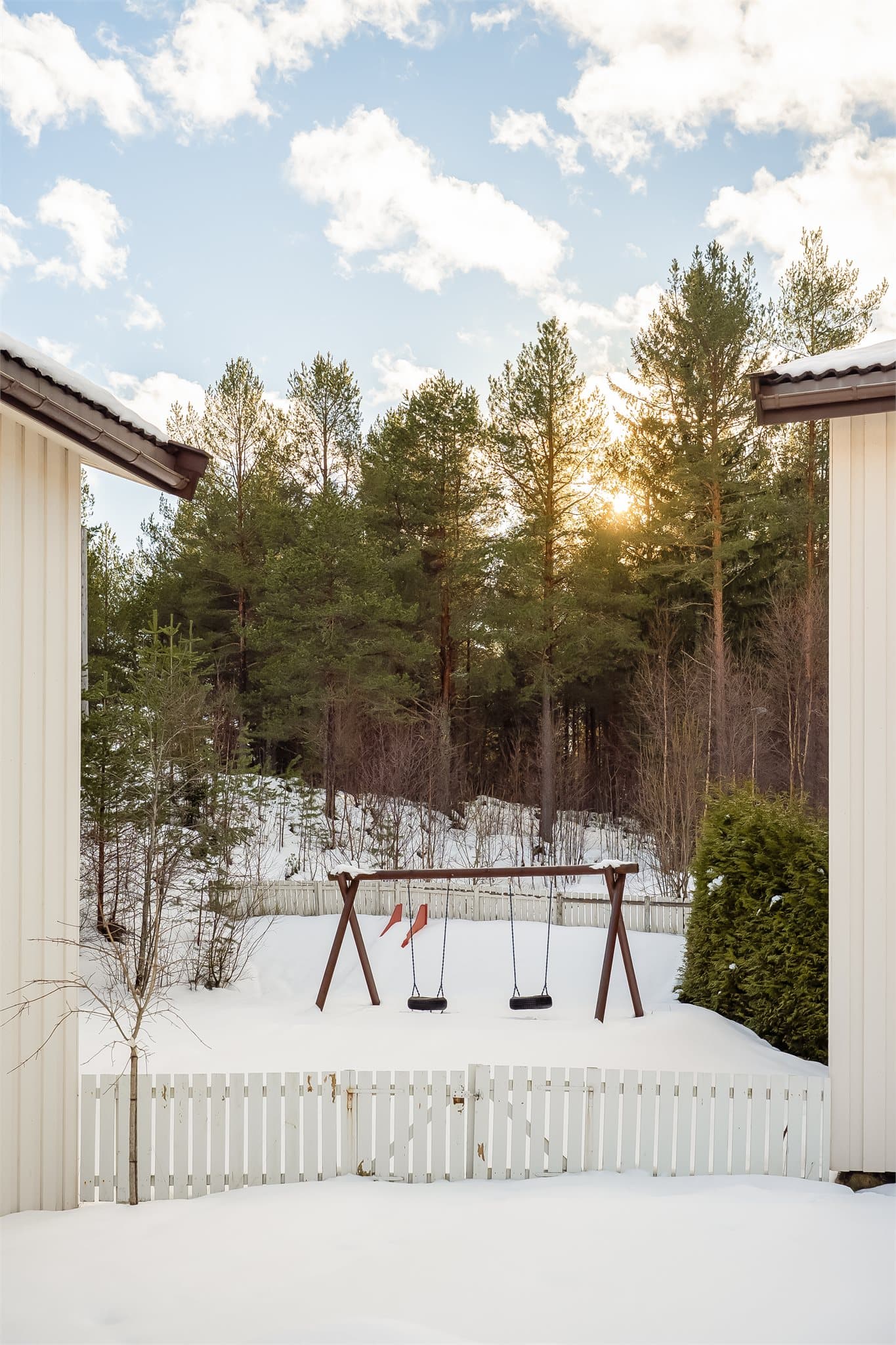 Her bor man rolig og barnevennlig med lekeplass like ved boligen.