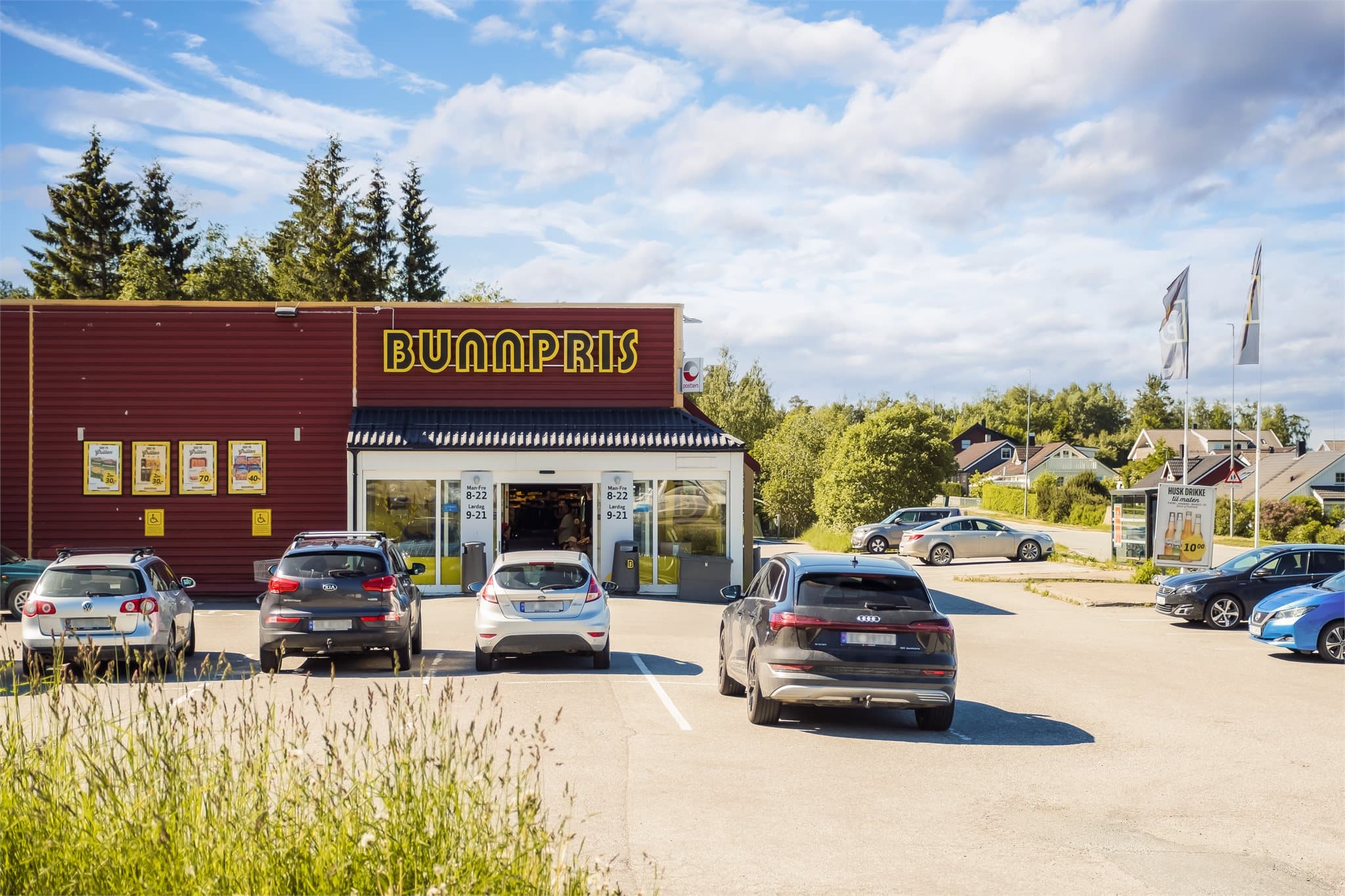 Dagligvarebutikk ligger kun en kort spasertur fra boligen.