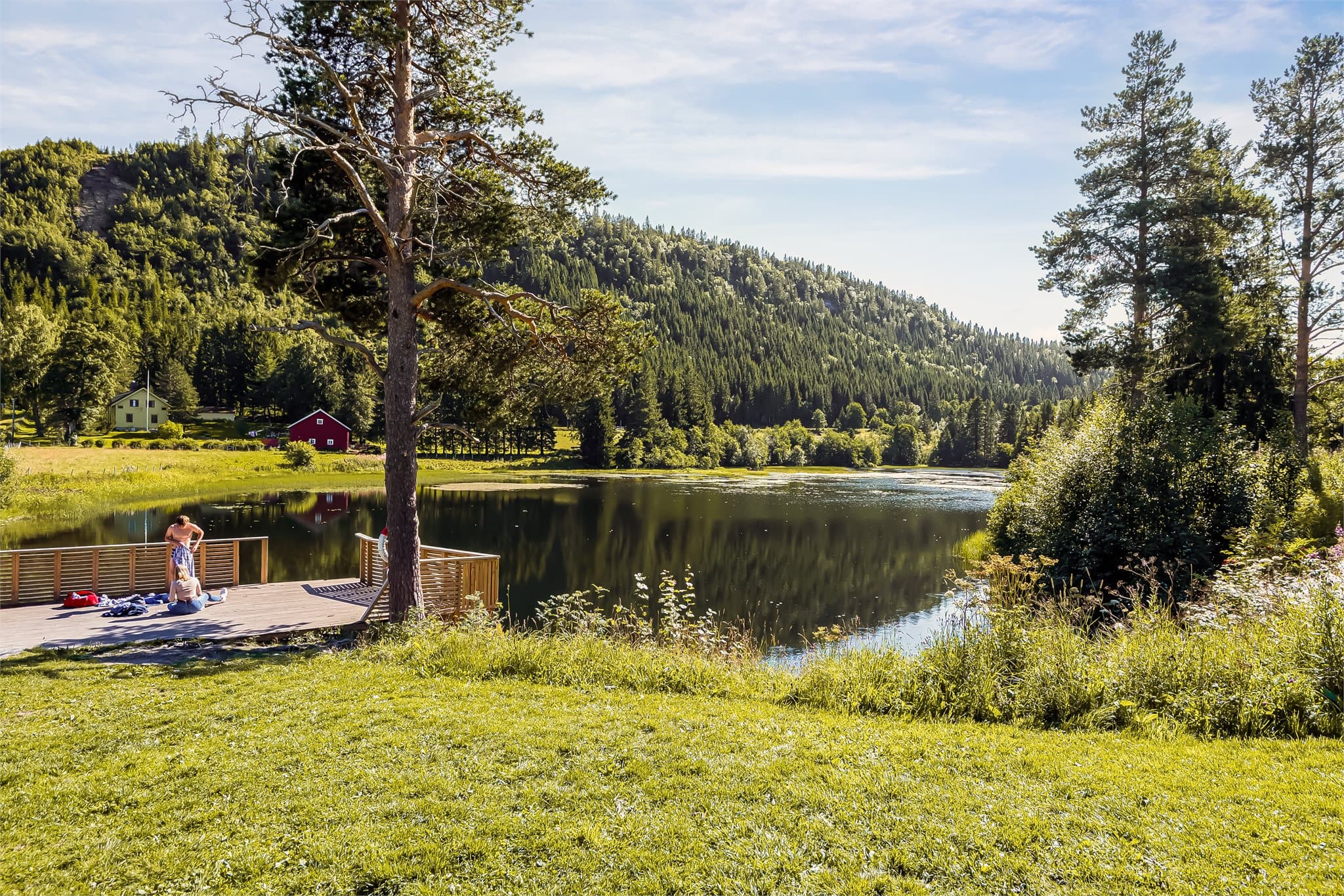 Her bor man landlig, men samtidig med kort vei til skole, barnehage og dagligvarebutikk. Kun 5 minutter gange til populære Nydammen.