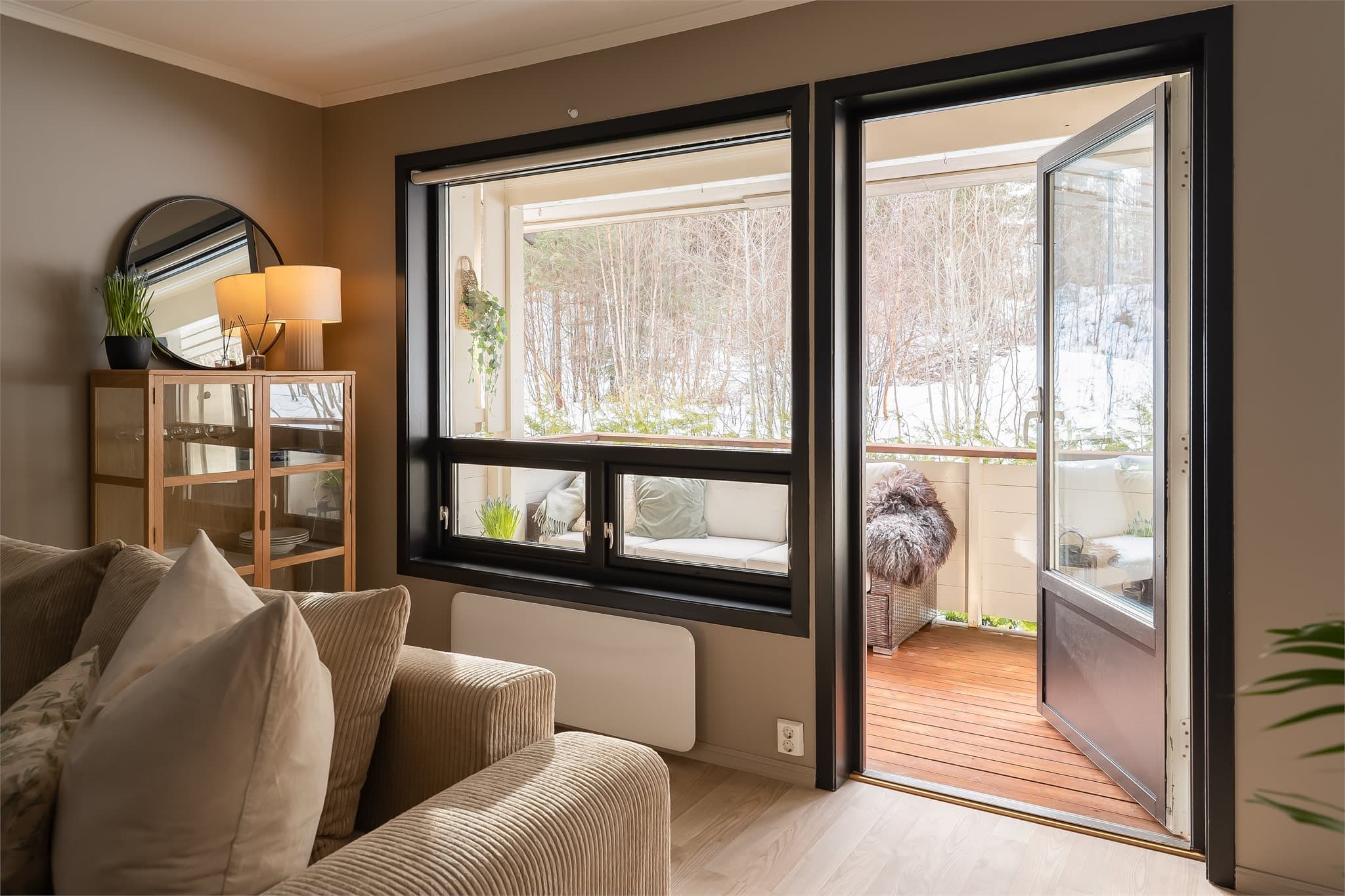 Fra stuen har man utgang til en balkong på 6 kvm.