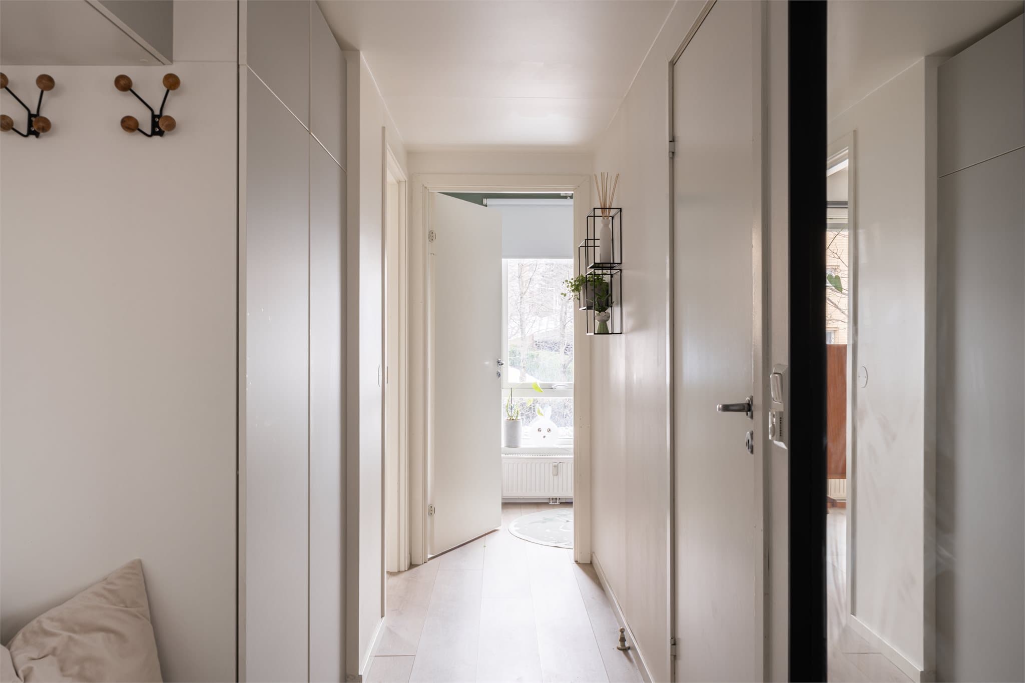 Videre inn til leilighets andre soverom.