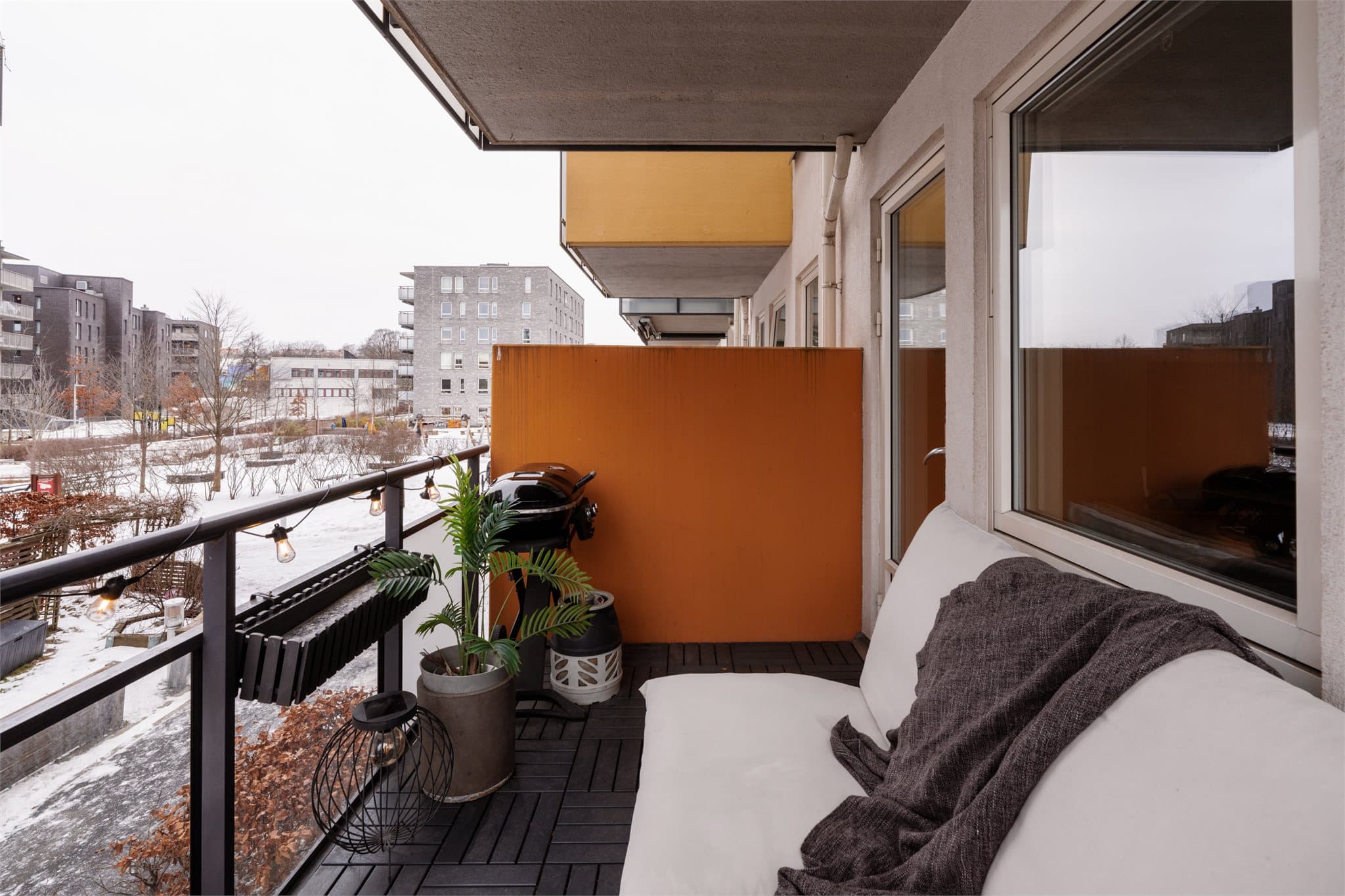 Balkongen egner seg også godt for grilling, for det er tillatt å benytte gass- eller elektrisk grill.