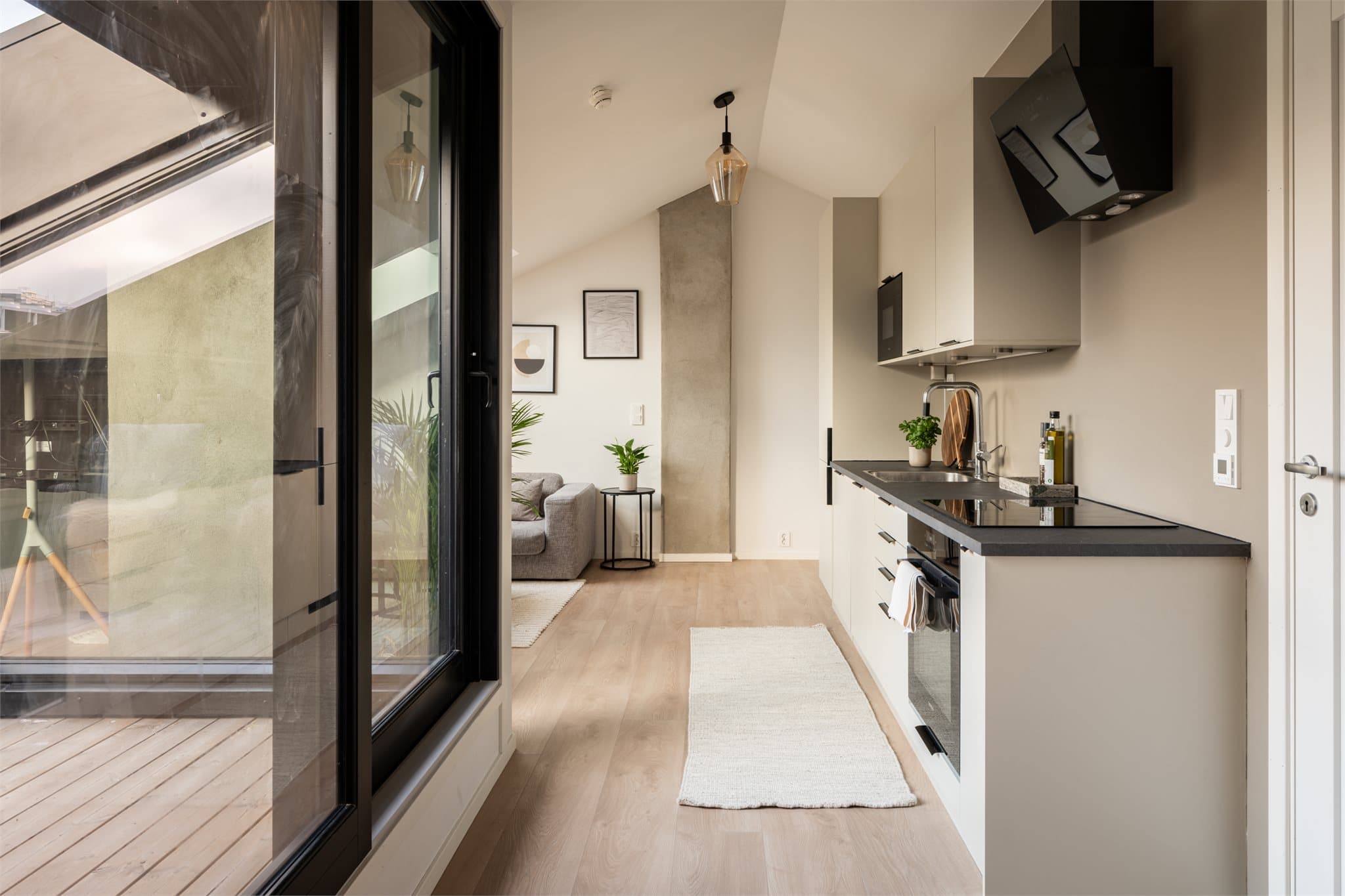 Loftsetasjen har god takhøyde og meget delikate overflater.