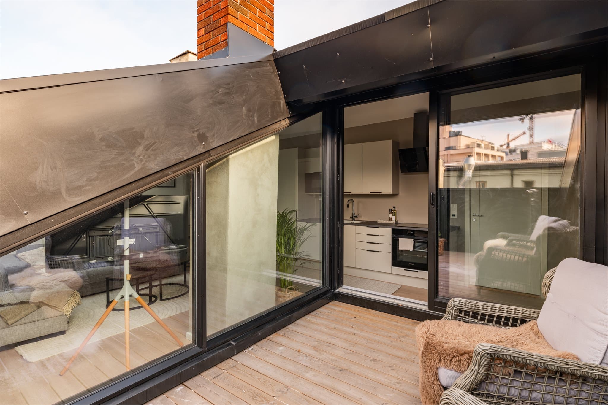 Takterrassen er 10 m² og har god plass til en loungegruppe.