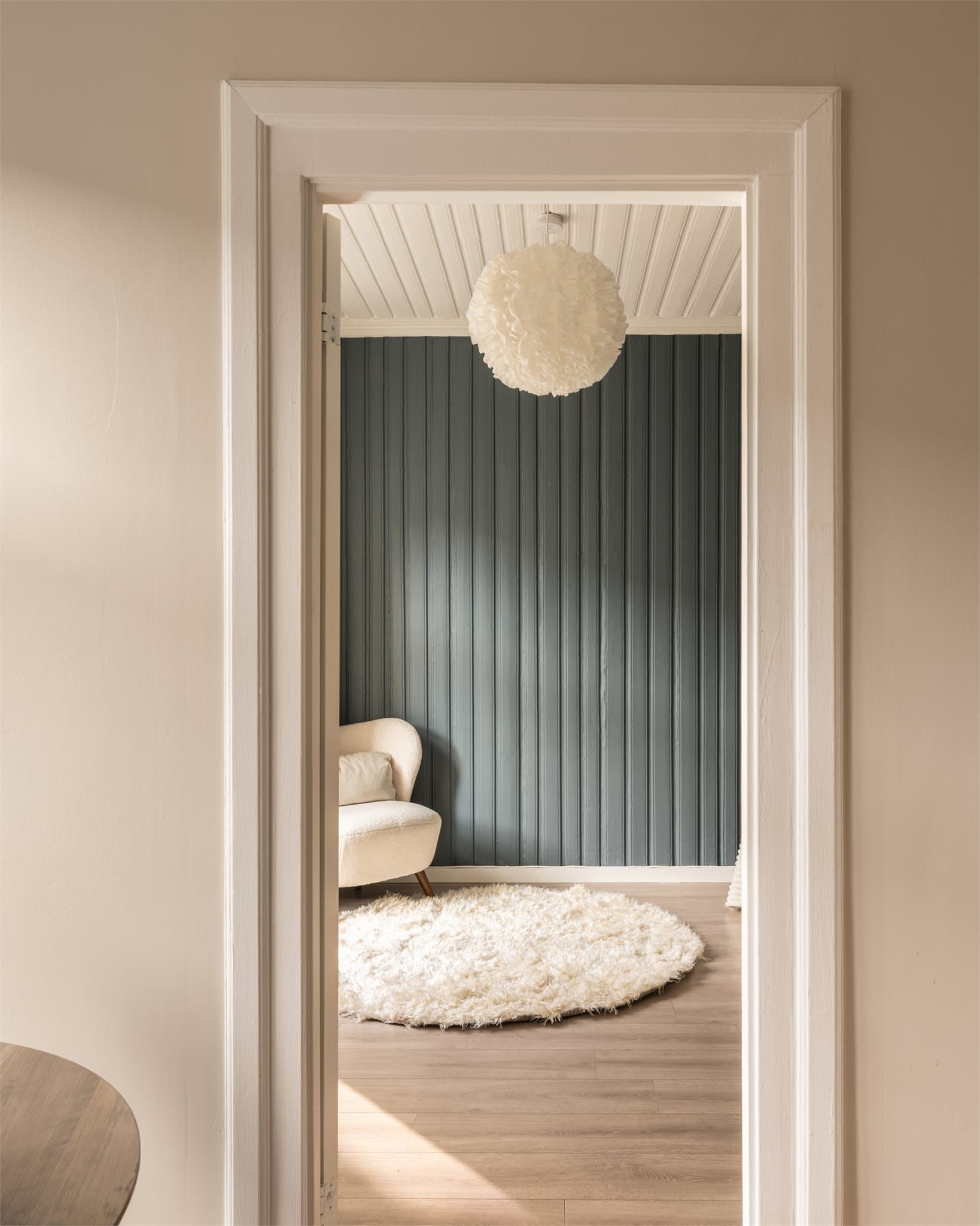 Denne delen består av eget kjøkken, bad og et oppholdsrom, og gir gode muligheter for fleksibel bruk.