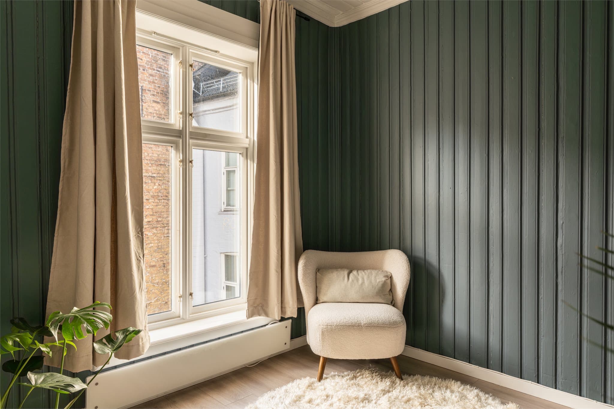 Hybeldelen fremstår som en fleksibel del av boligen og kan egne seg godt til utleie, gjester eller som en separat del av boligen.