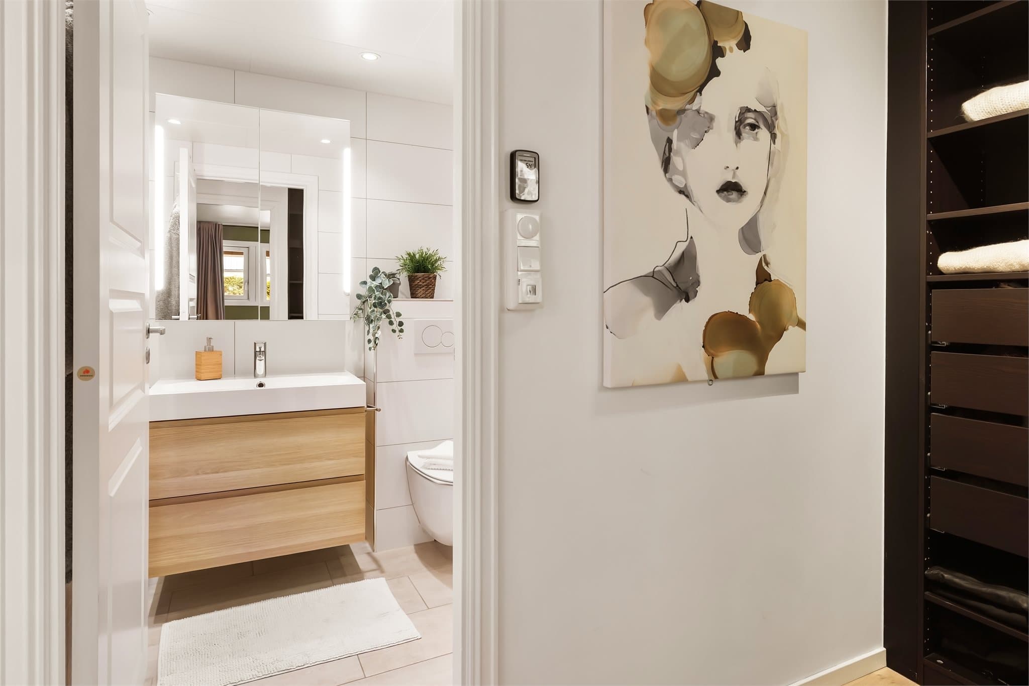 - Tilhørende bad måler 5,8m² -