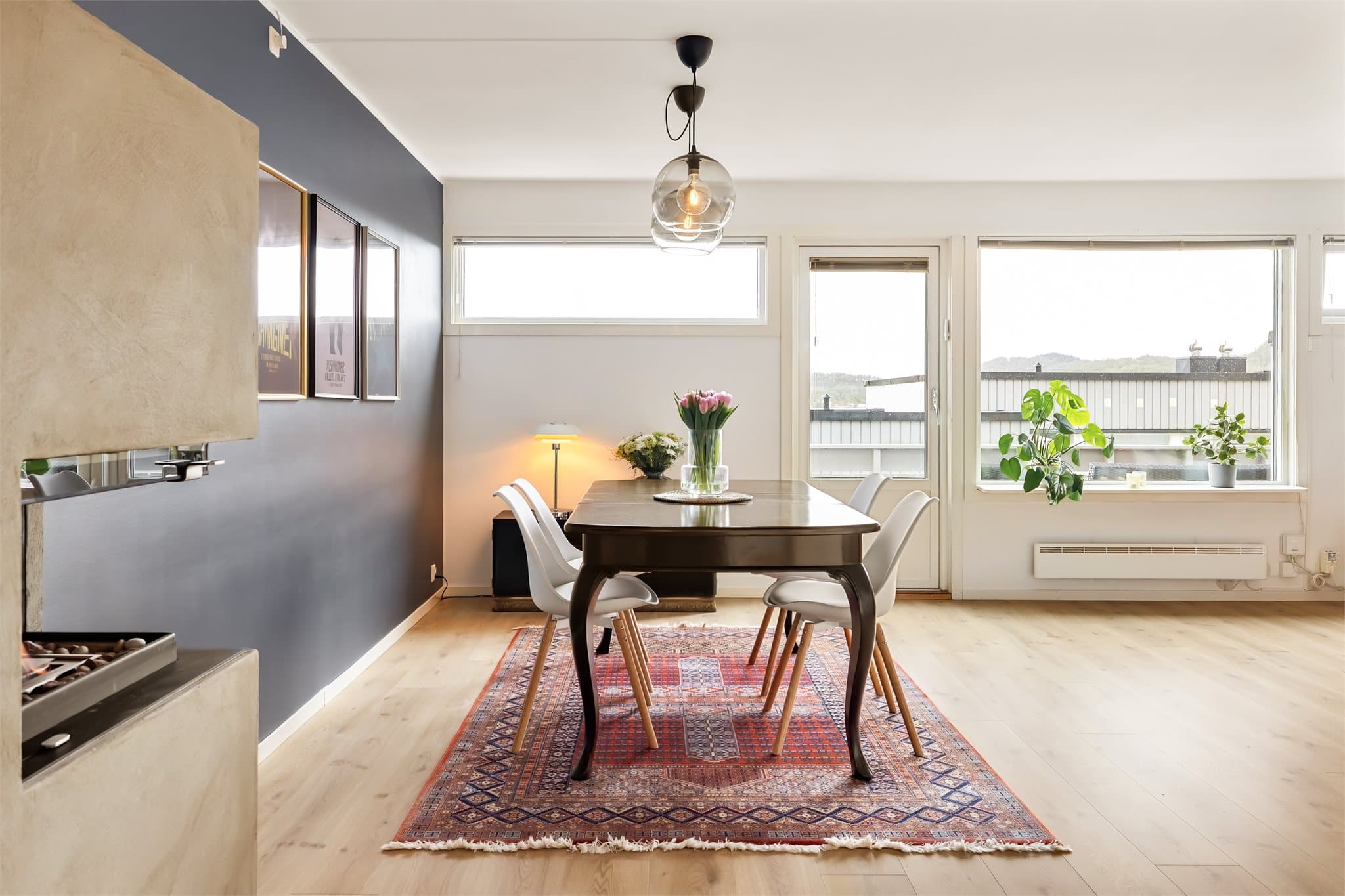 - Fra stuen er det direkte adkomst til en herlig, vestvendt balkong -