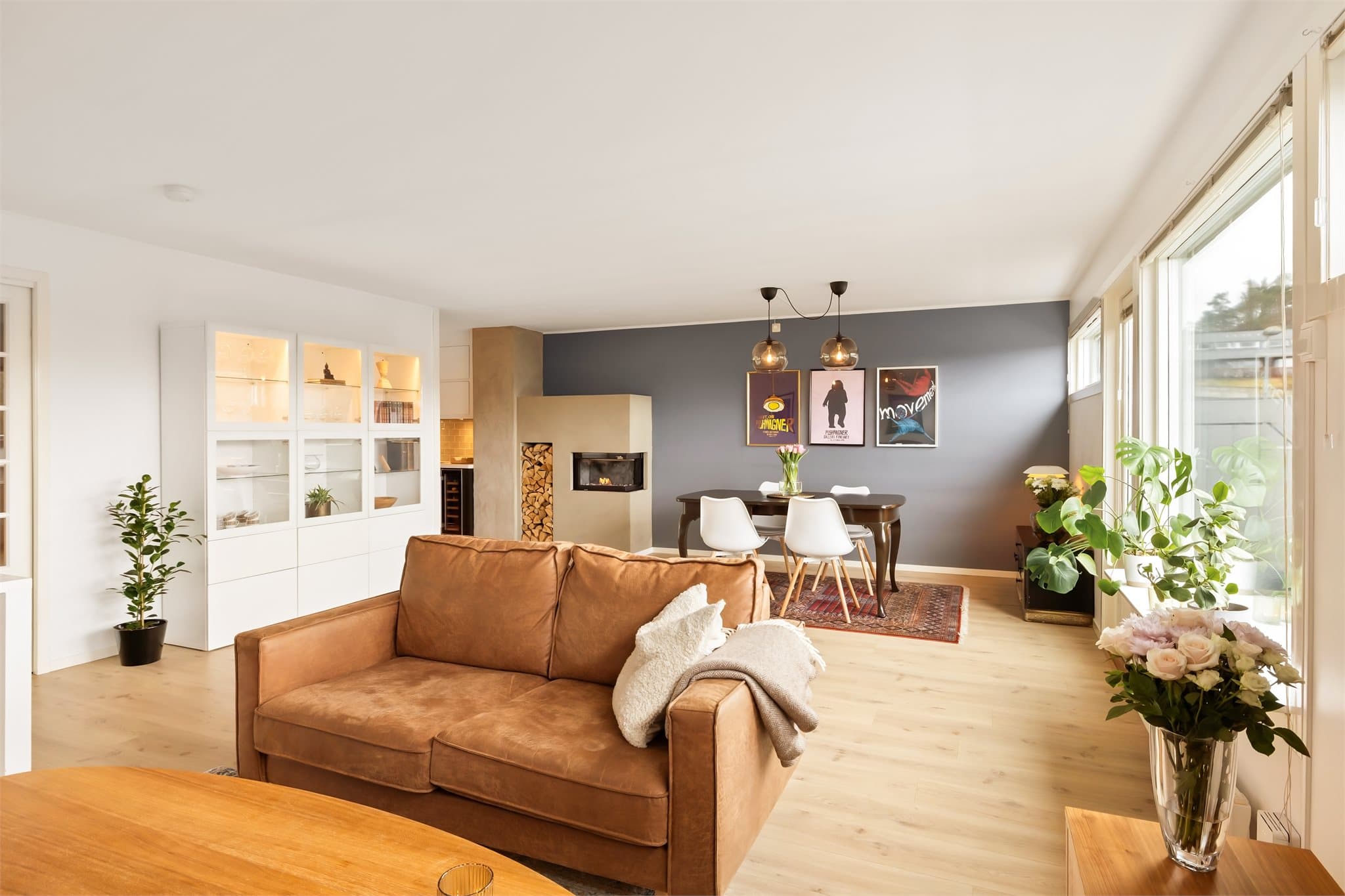 - Nå har du muligheten til å sikre deg en lekker familiebolig over to plan m/solrikt terrasseareal -