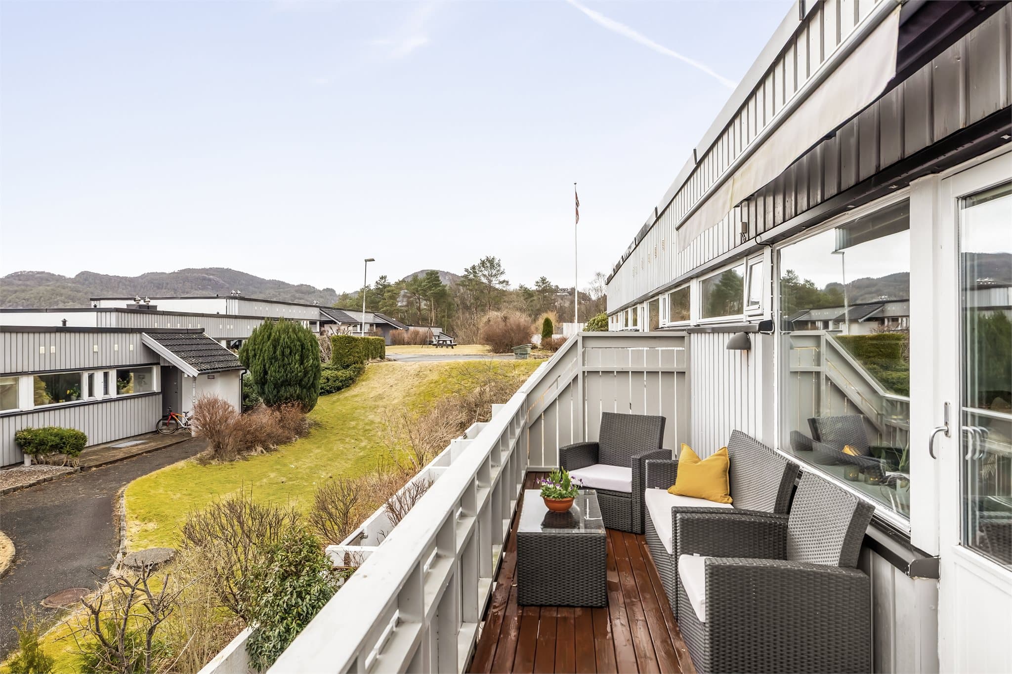 - Denne vestvendte balkongen måler 14m² -