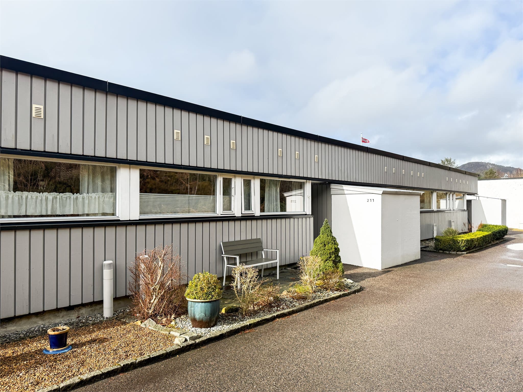 - Kort gang avstand til kollektivtilbud -