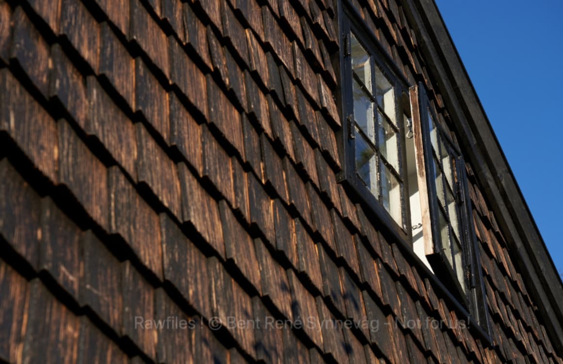 - Kledd med brent trespon fra et verksted i Trondheim, Norskspon -