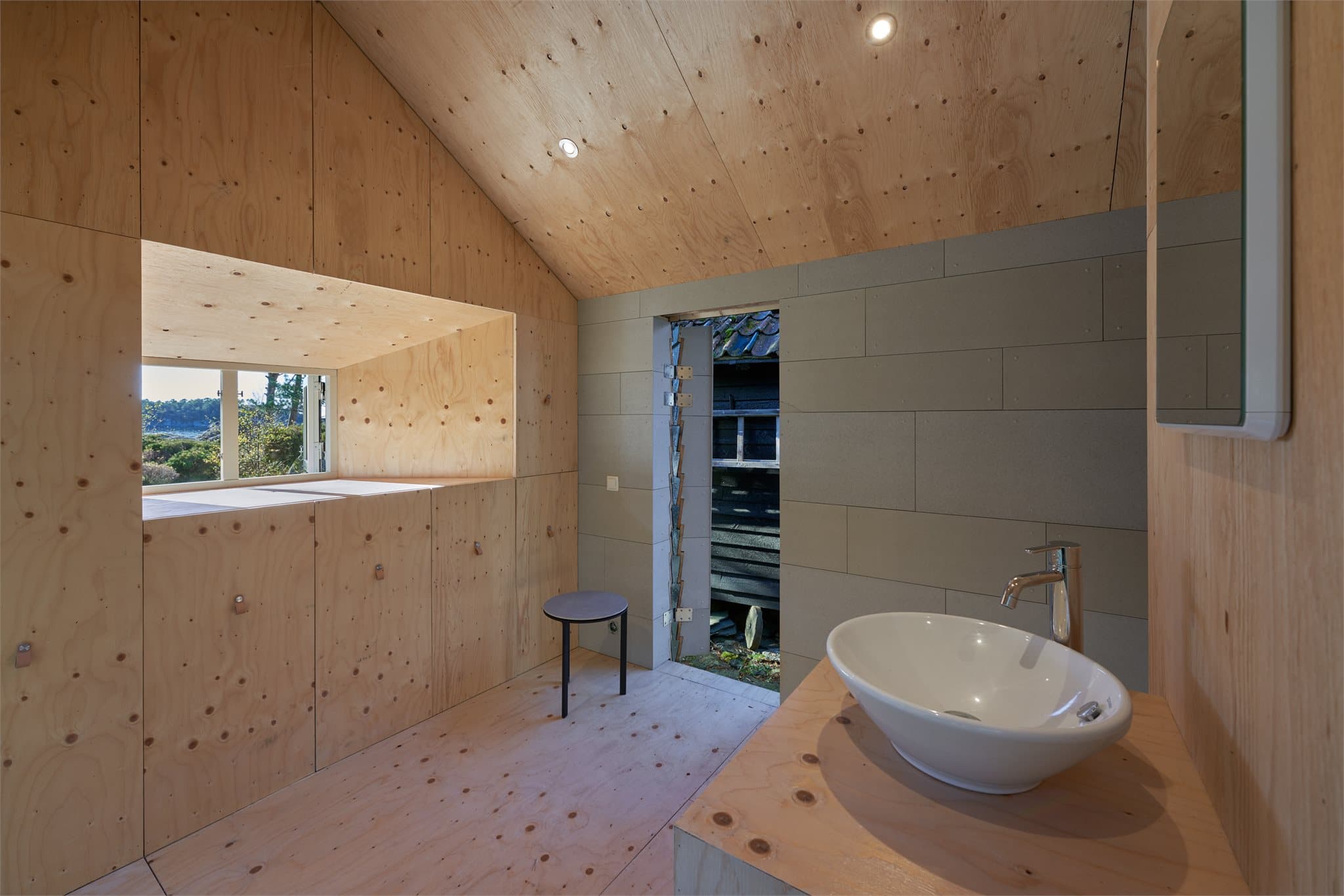 - Innredet med dusj, vask og komposttoalett -