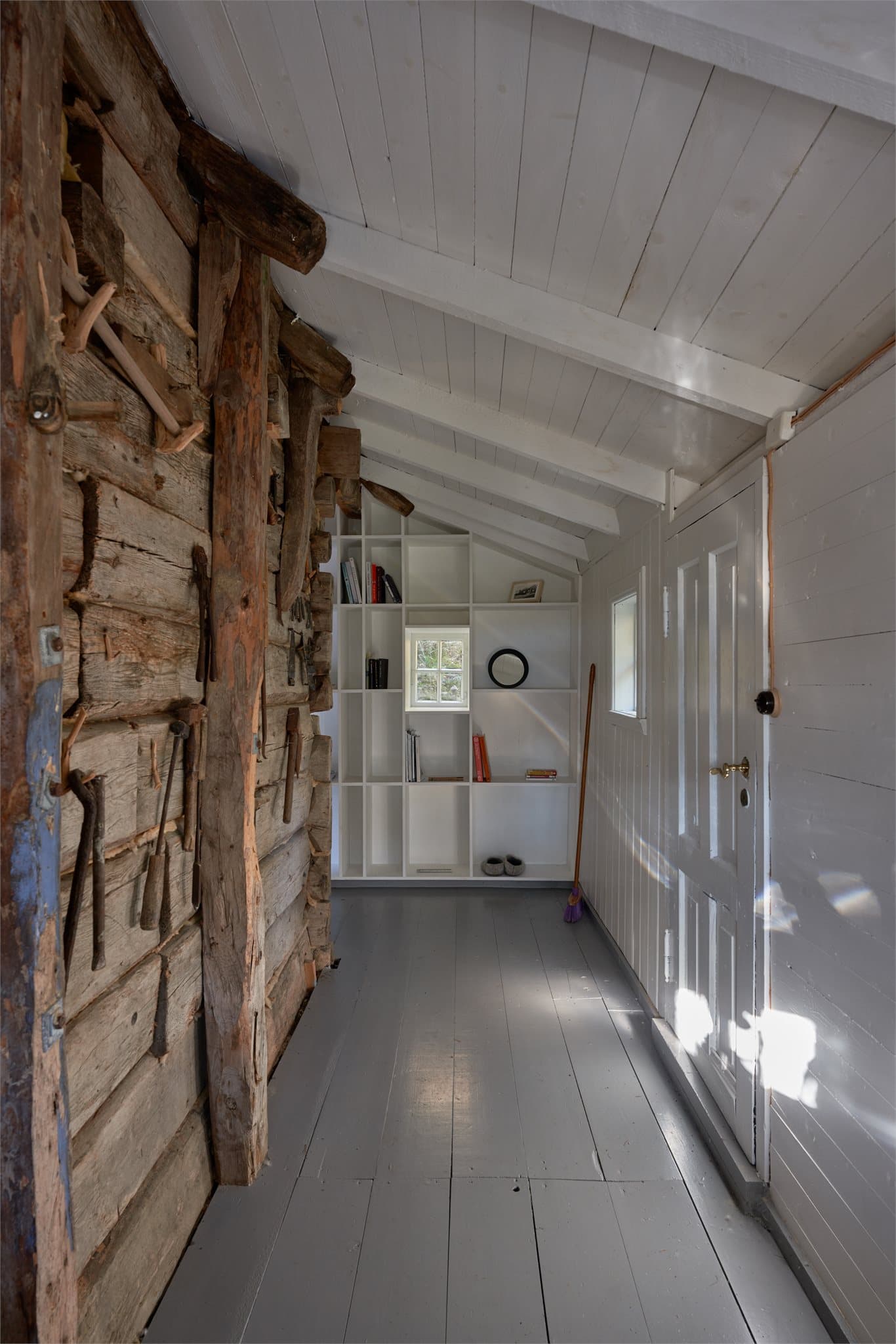 - Bokhyllen har plass til hele 2500 bøker -