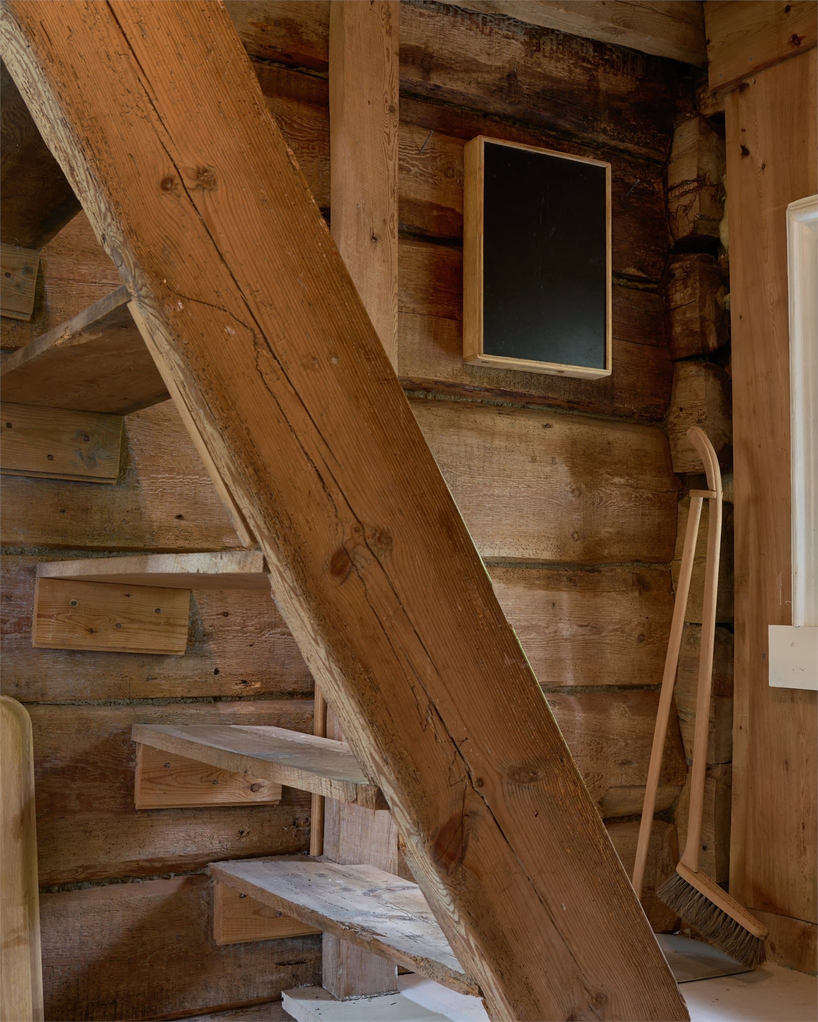 - Hovedhuset går over to etasjer -