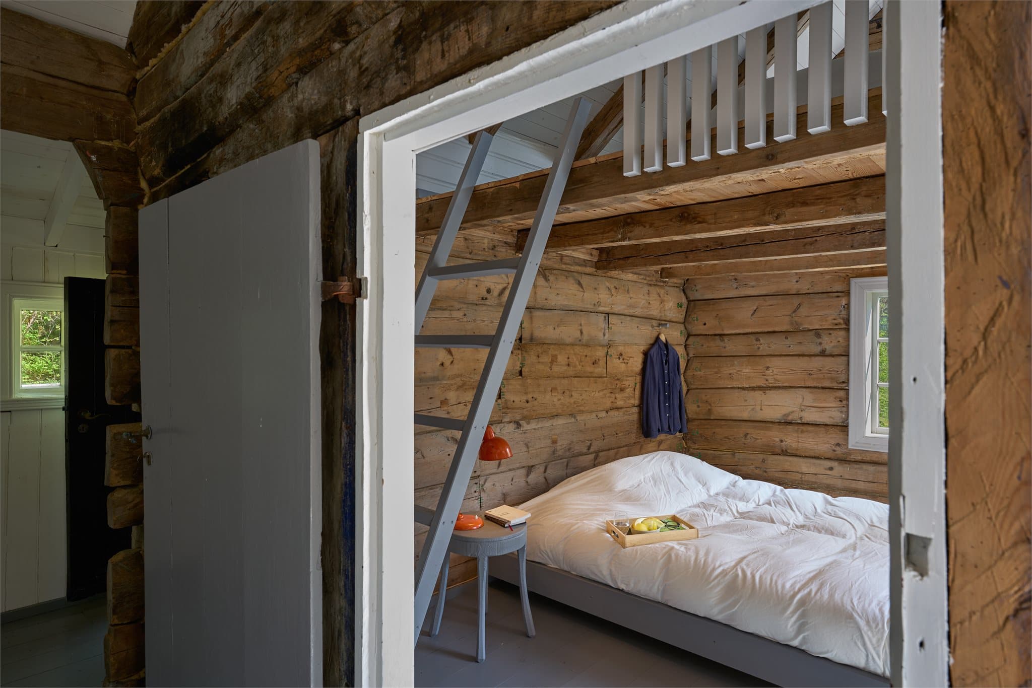 - Romslig soverom med hems -