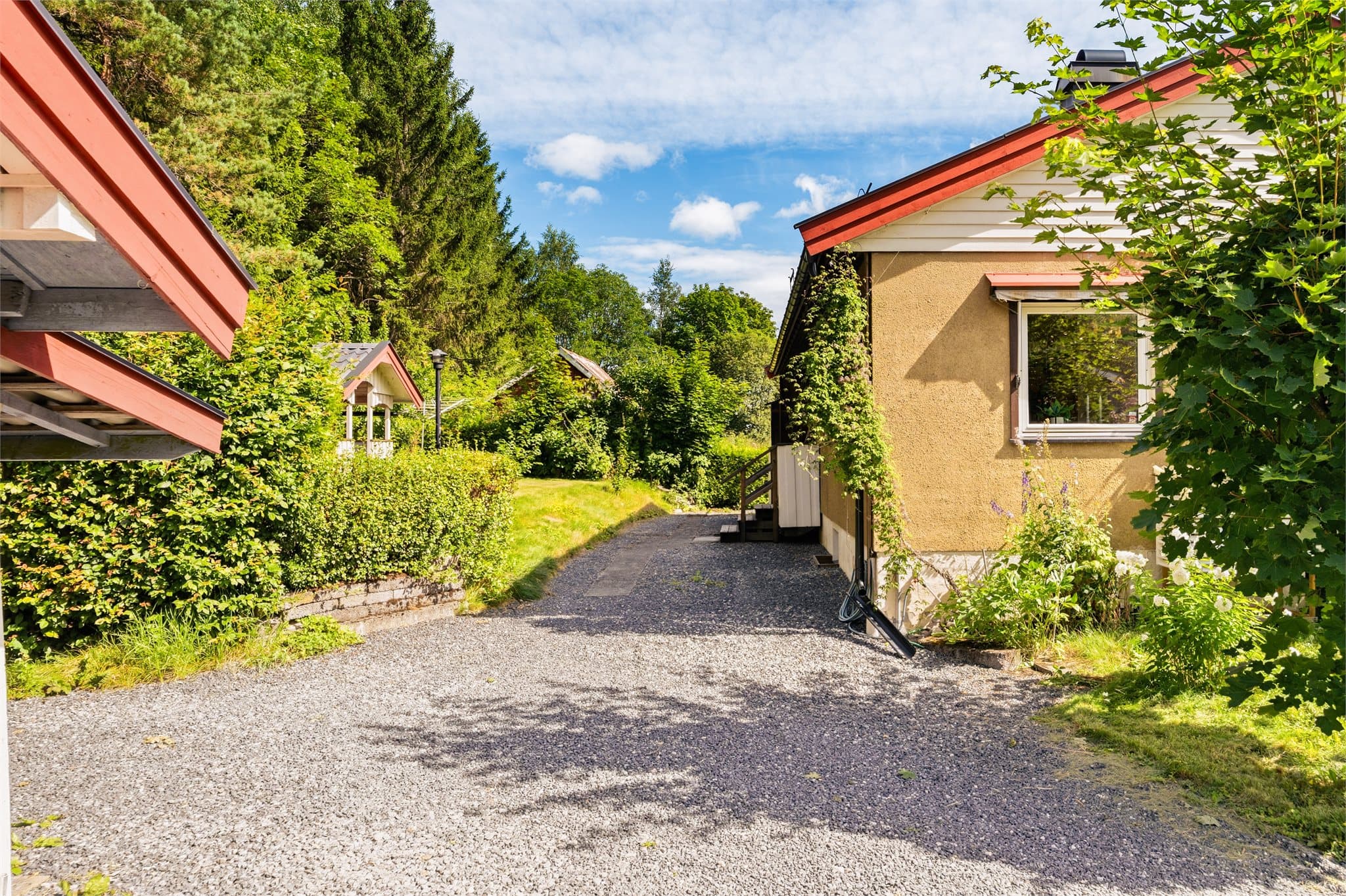 Romslig gårdsplass!