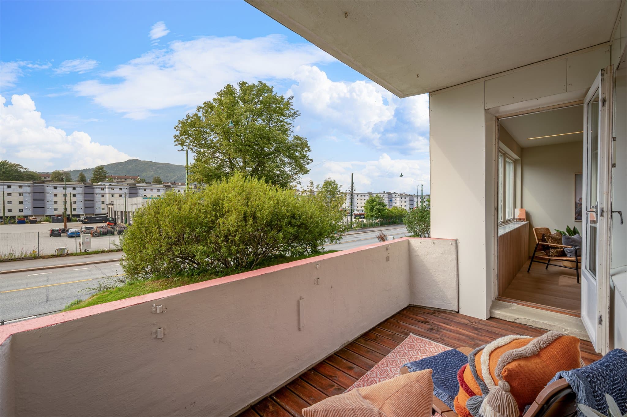 - Her kan du sitte og nyte solen -