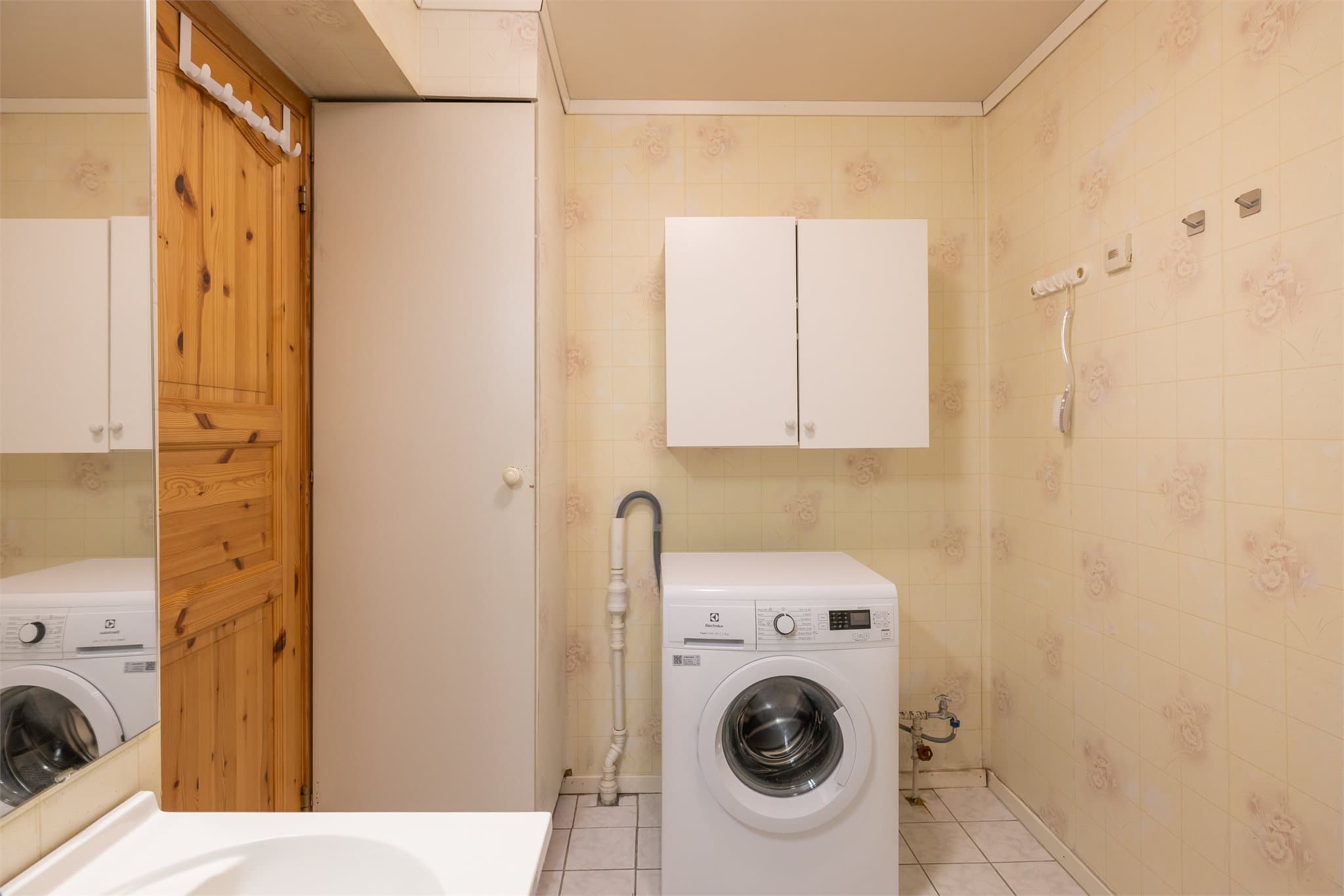 Badet og bad/vaskerom har behagelig varme i gulvet