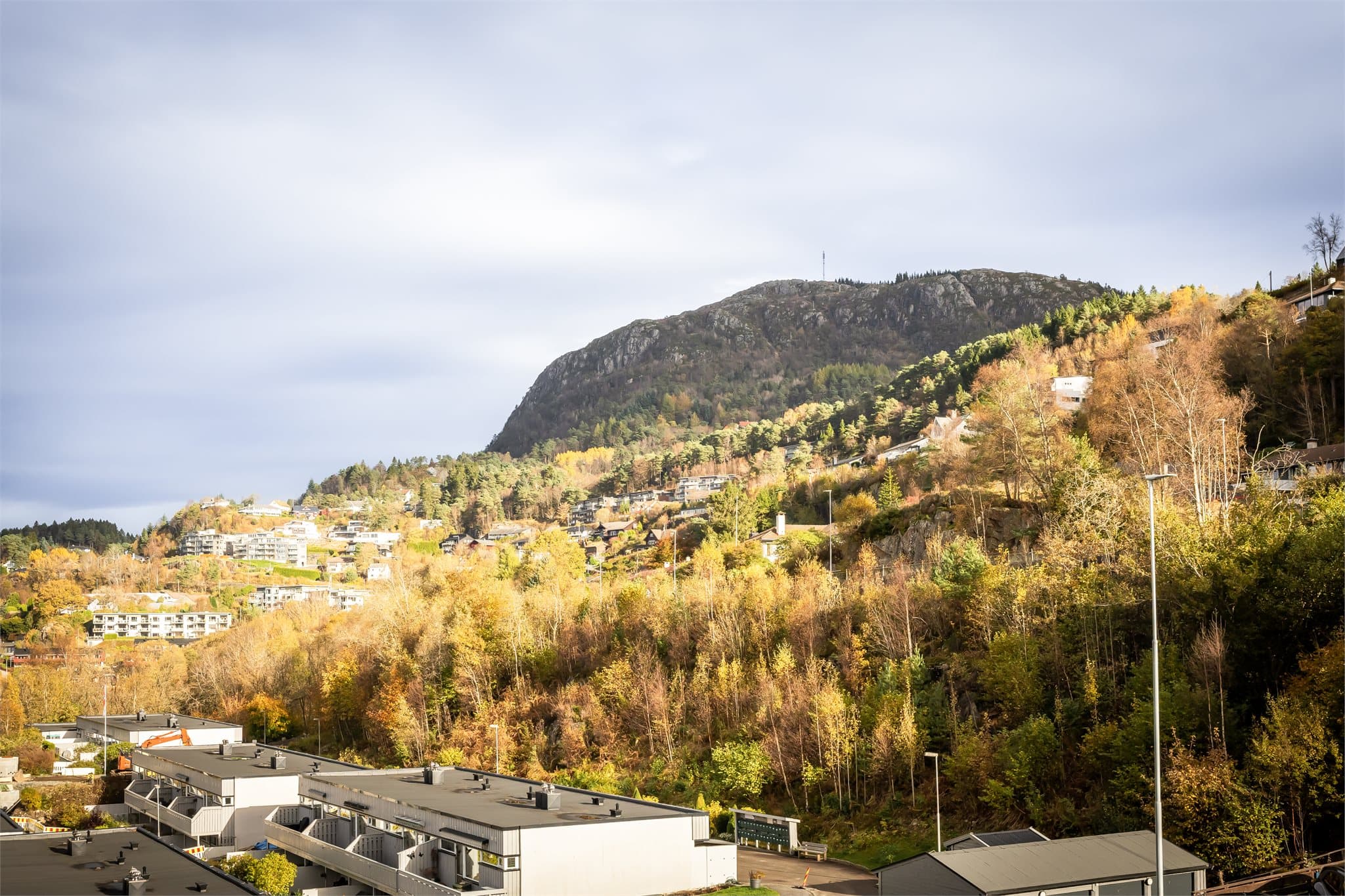 Umiddelbar nærhet til Løvstakken som er et yndig turmål