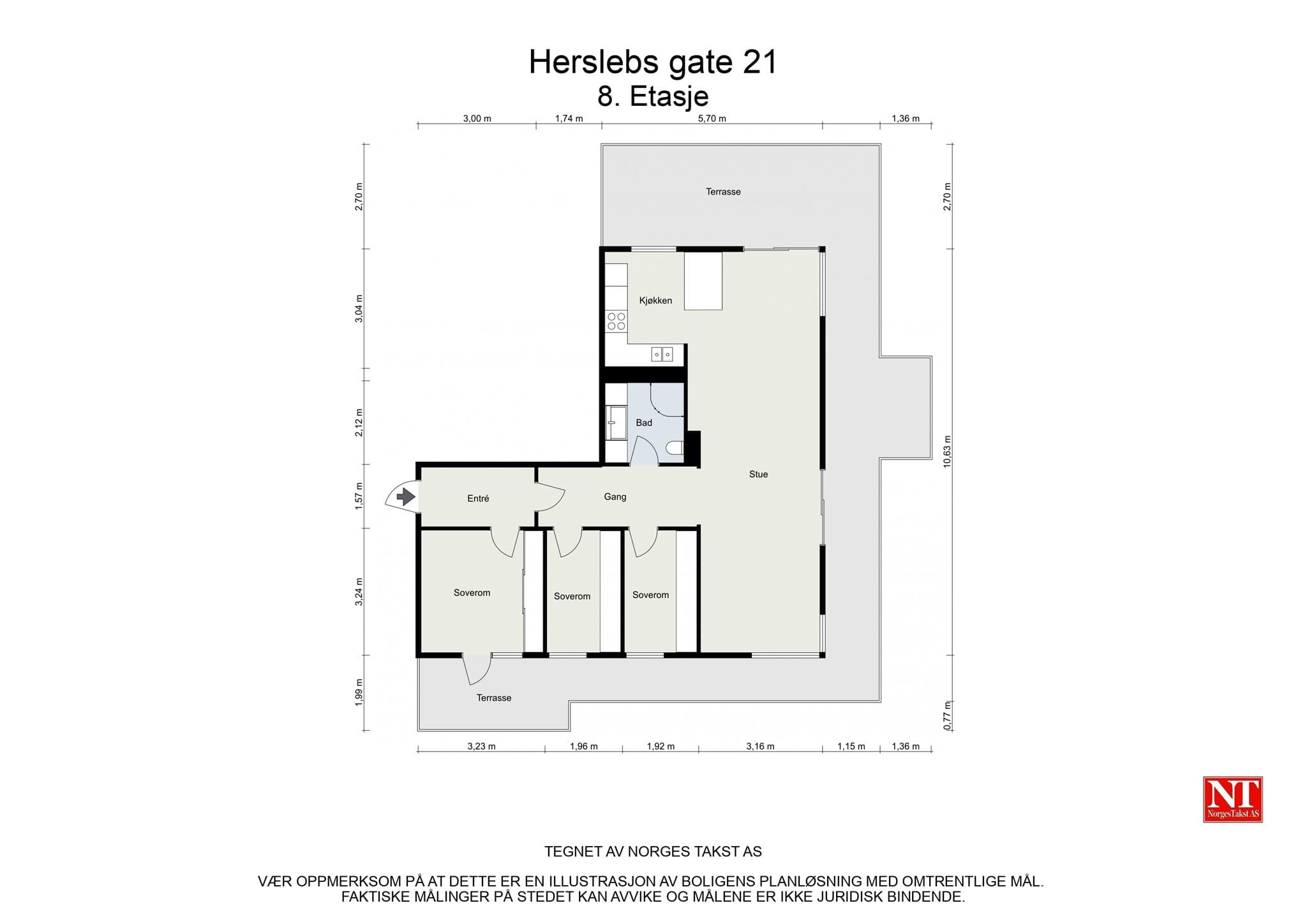Denne gjennomgående toppleiligheten har en ideell planløsning med tre soverom på rad med tilkomst fra entrèen og en stor og sosial stue-kjøkken sone.