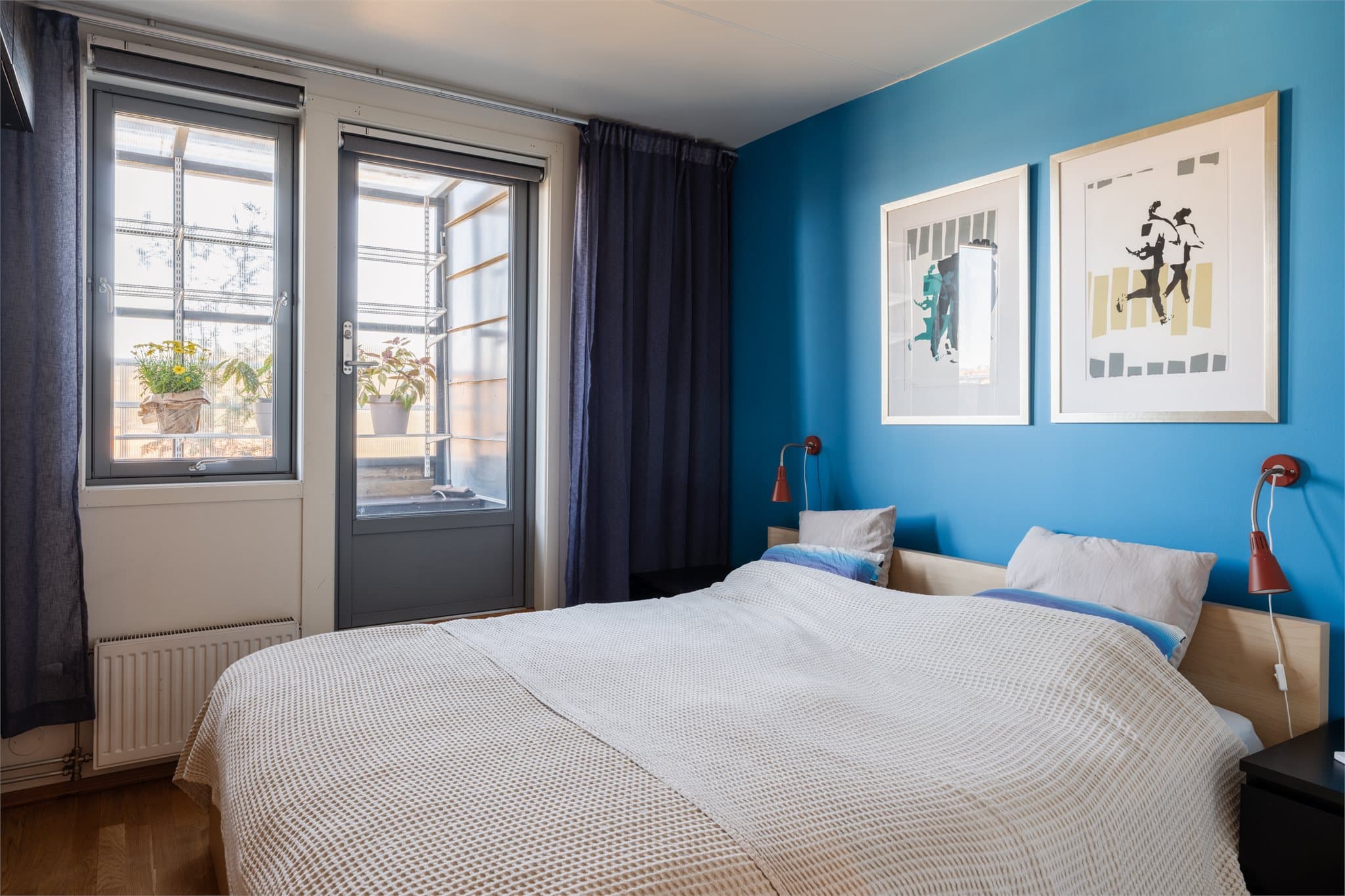 Fra hovedsoverommet har du direkte utgang til nordsiden av takterrassen din