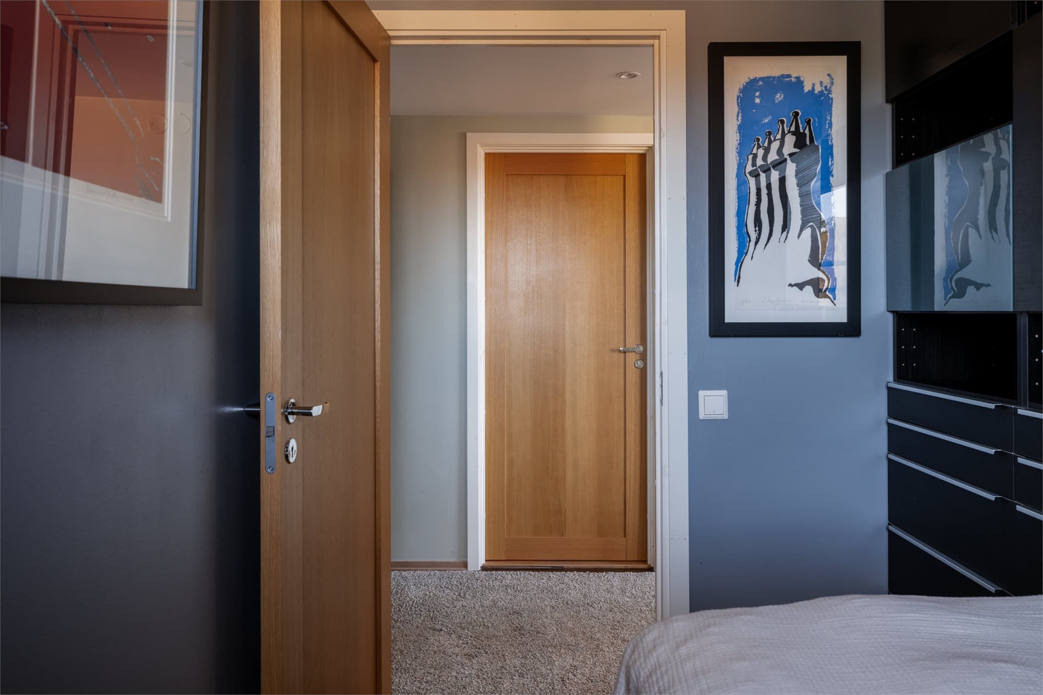 Et lunt og hyggelig rom som egner seg godt som barnerom, gjesterom eller kontor.