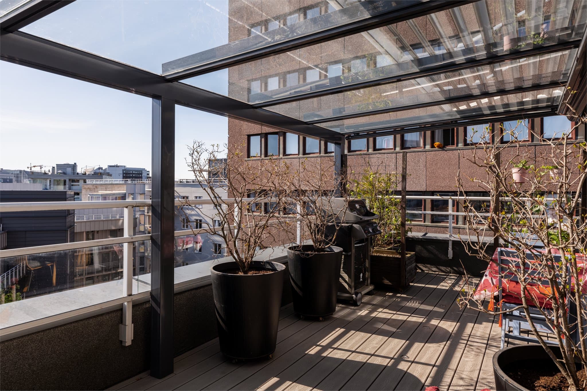 Det er tillatt å bruke gass- og el-grill på balkongen, så her kan du invitere til både store og små sammenkomster.