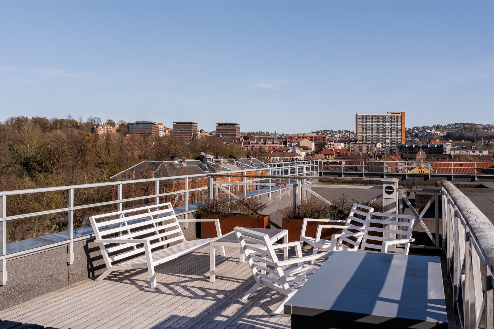 Hvis du skulle savne boltreplass på din egen takterrasse, kan du altså ta på deg tøflene ut hit.