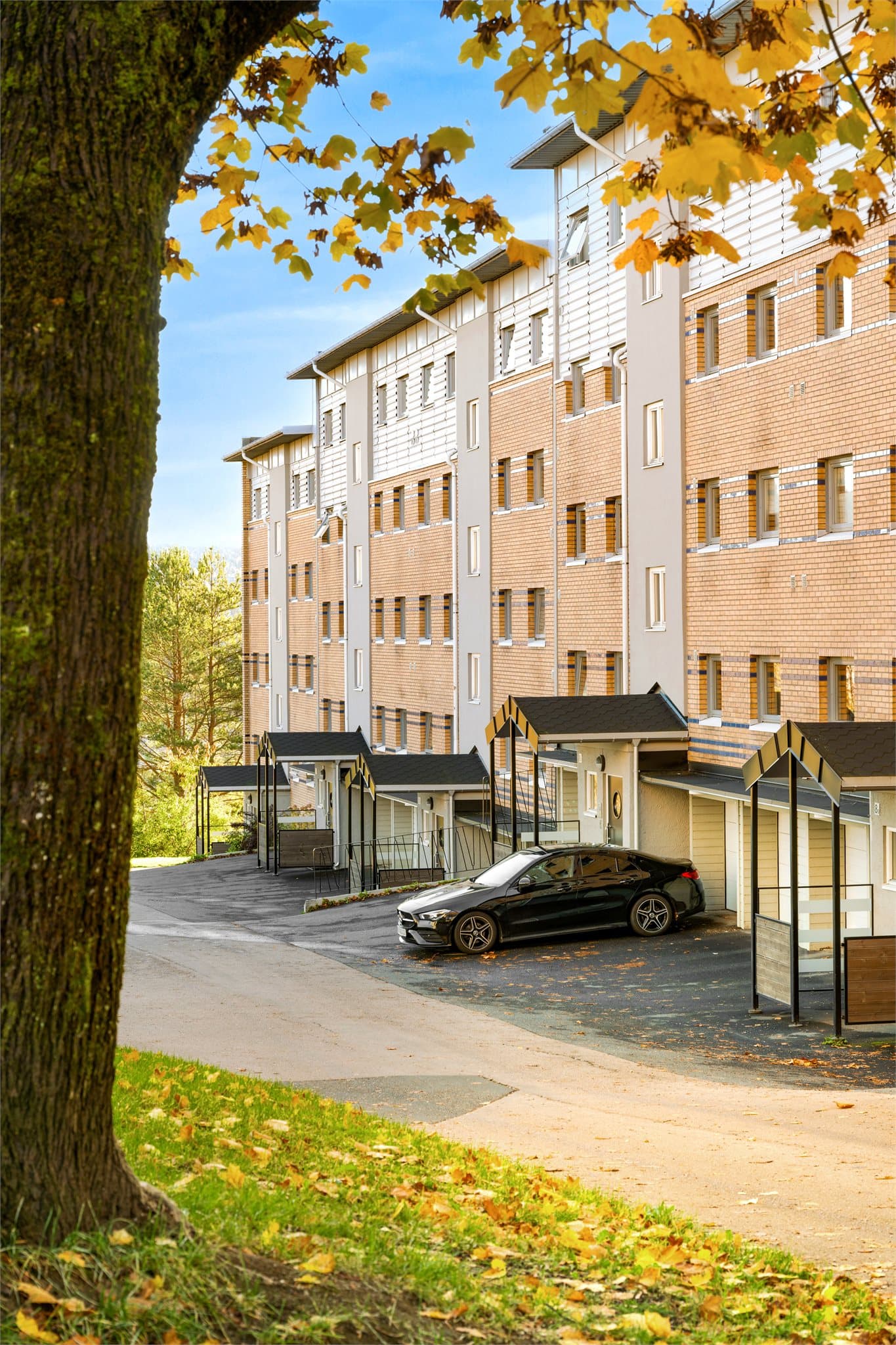 Elbiler kan lades på enden av blokken Veitvetstubben 7. For lading av elbiler benyttes Charge365.