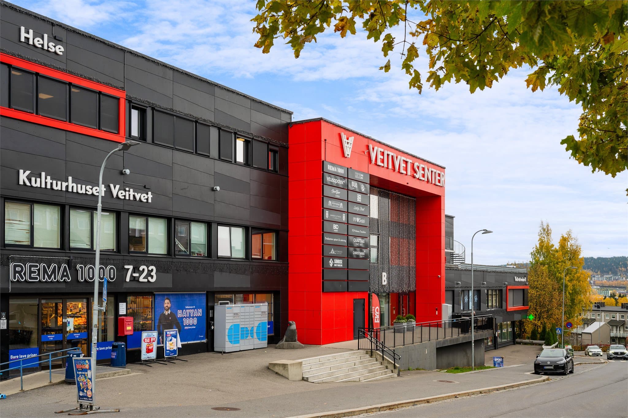 Veitvet Senter ligger sentralt til i nærmiljøet og gjør det enkelt å få unna hverdagens gjøremål. Her finner du et variert utvalg av butikker og servicetilbud, med blant annet dagligvarehandel, apotek og spisesteder.