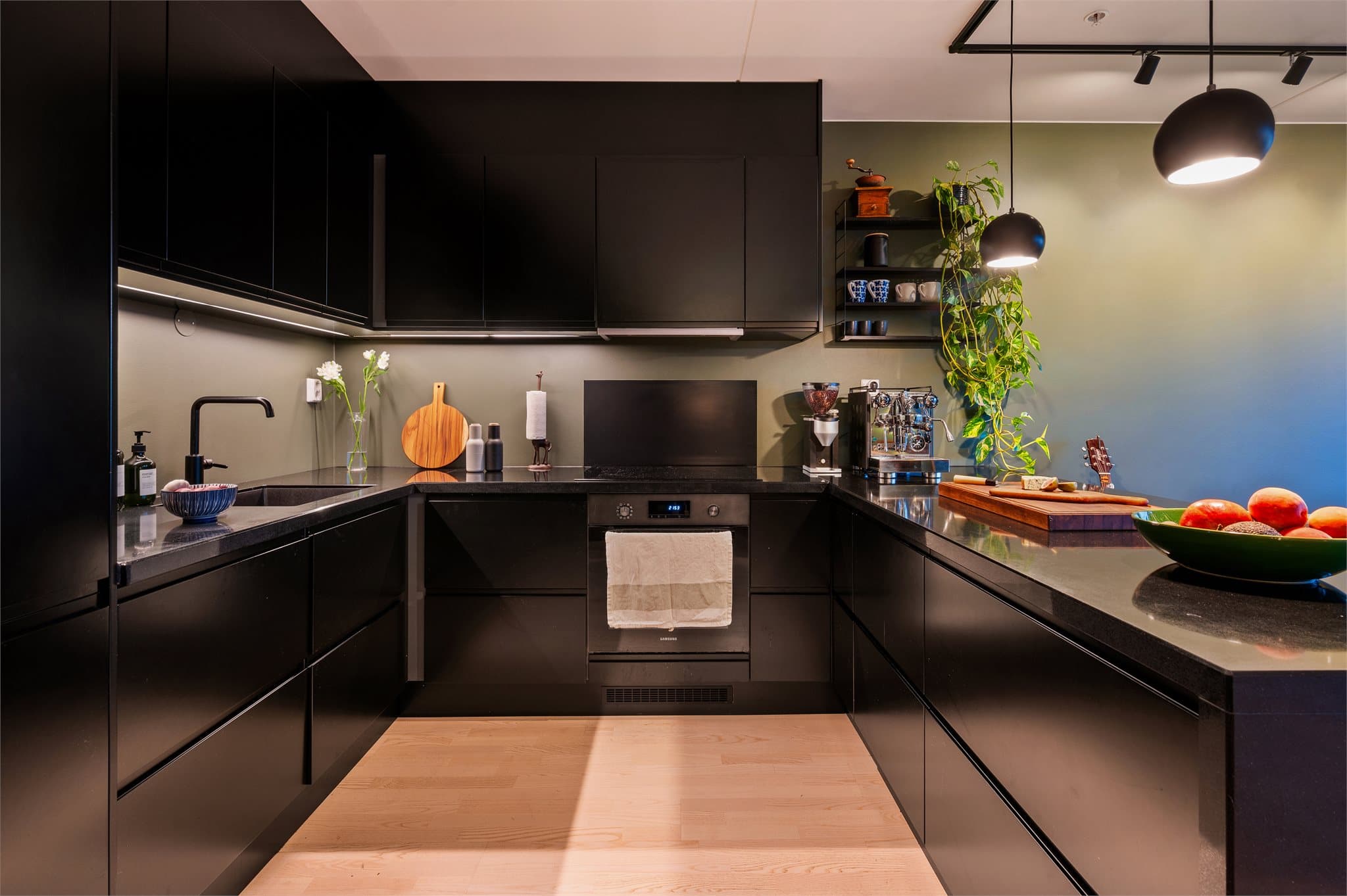 Boligen stod ferdig i 2021 og holder en gjennomgående høy standard.