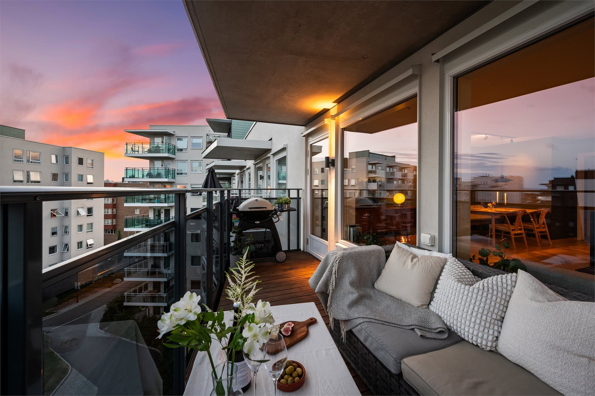 Her er det god plass til utemøbler for hyggelige sammenkomster.