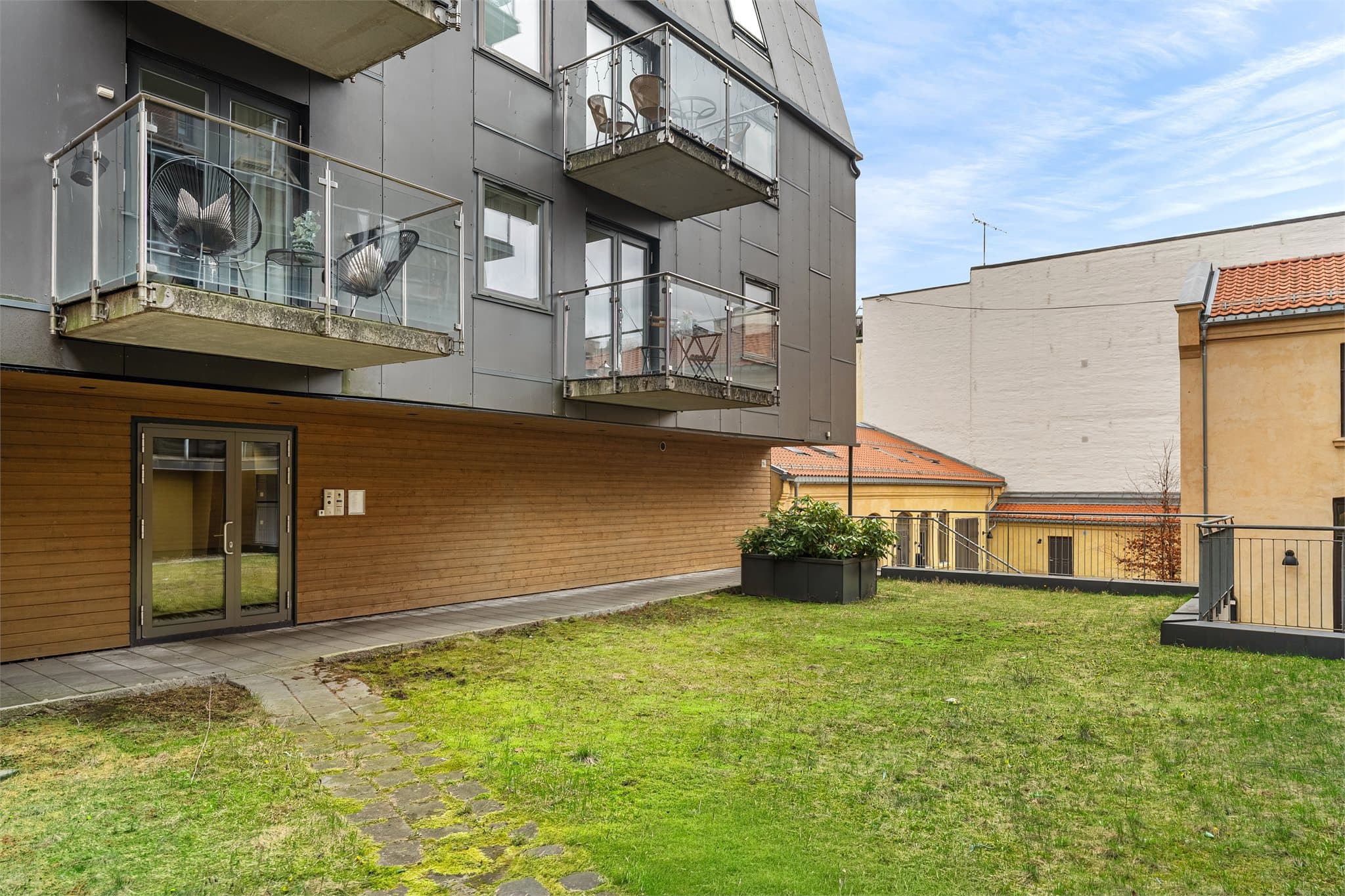 Et hyggelig inngangsparti ønsker deg velkommen hjem.