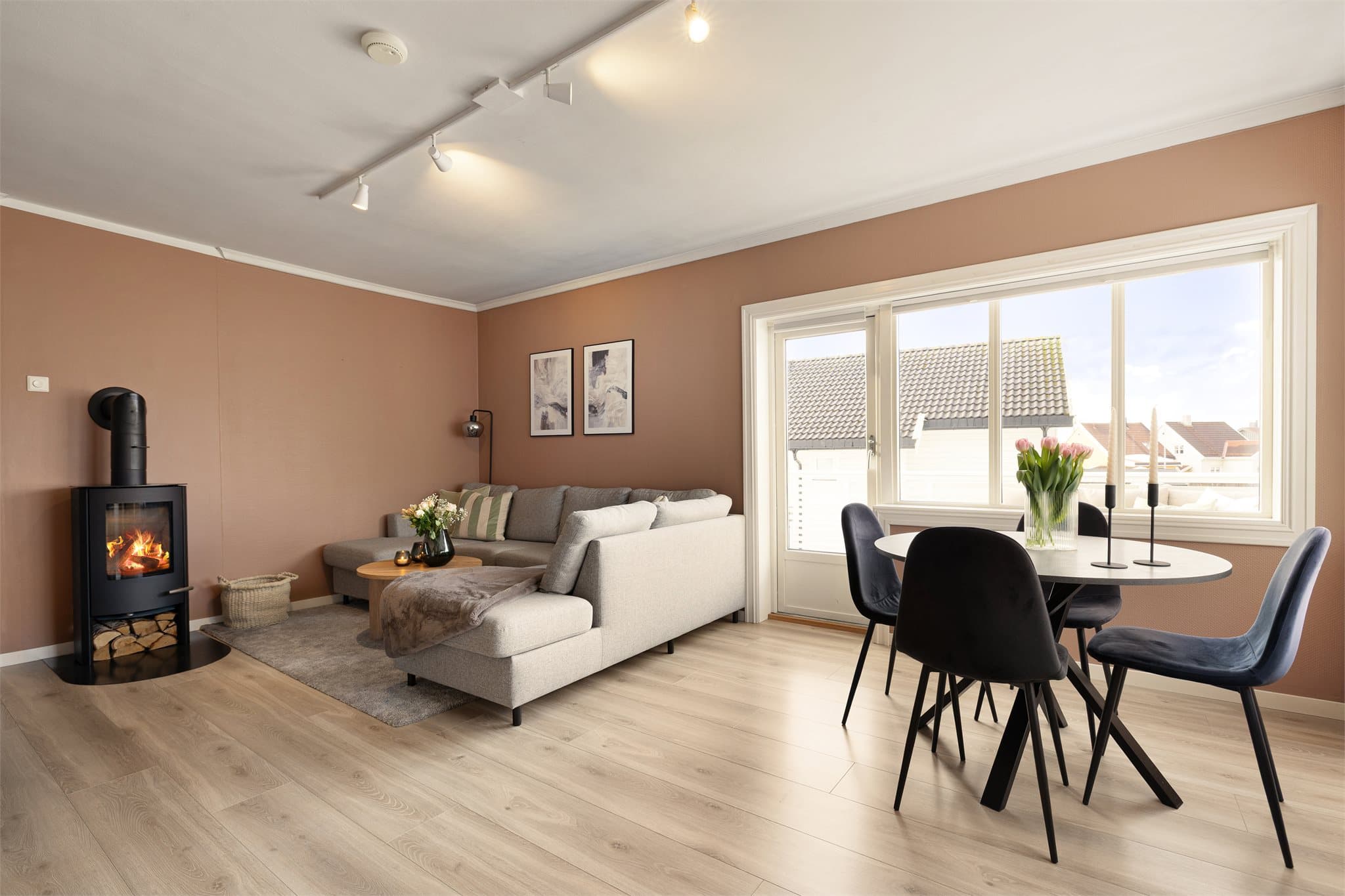 Dette er en moderne og flott 3-roms med en attraktiv beliggenhet.