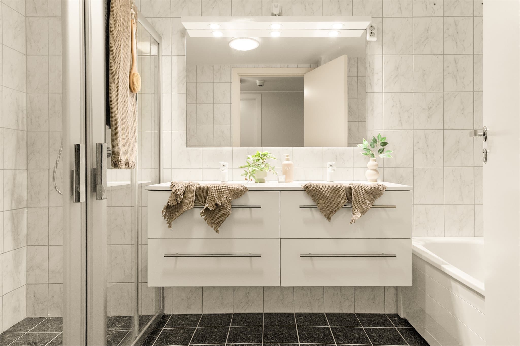 - Badet måler 6m² -