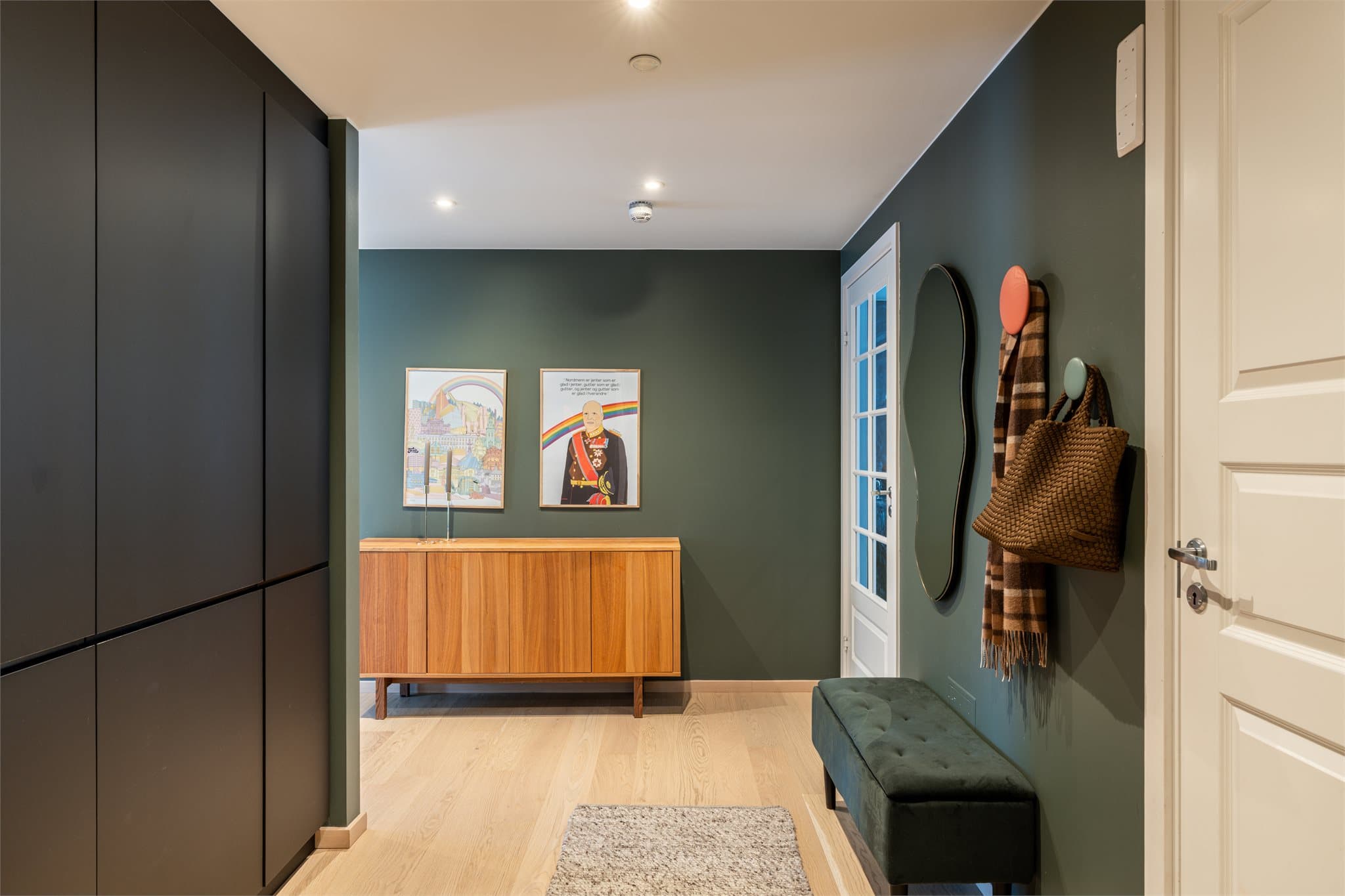 Her får dere et innbydende hjem med påkostede løsninger, god planløsning og høy standard.