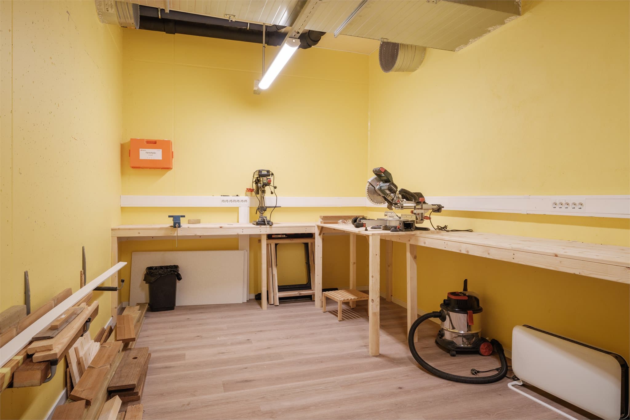 Det er også en felles smørebod i kjelleren.