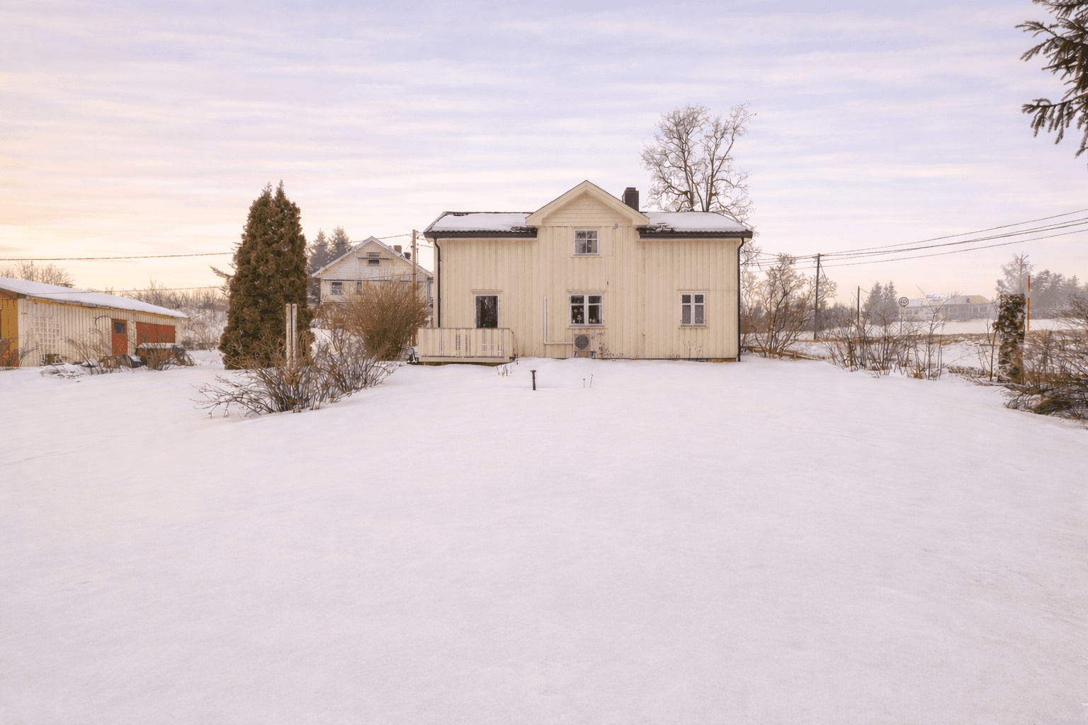 Sjarmerende enebolig over to plan, oppført ca. 1910.