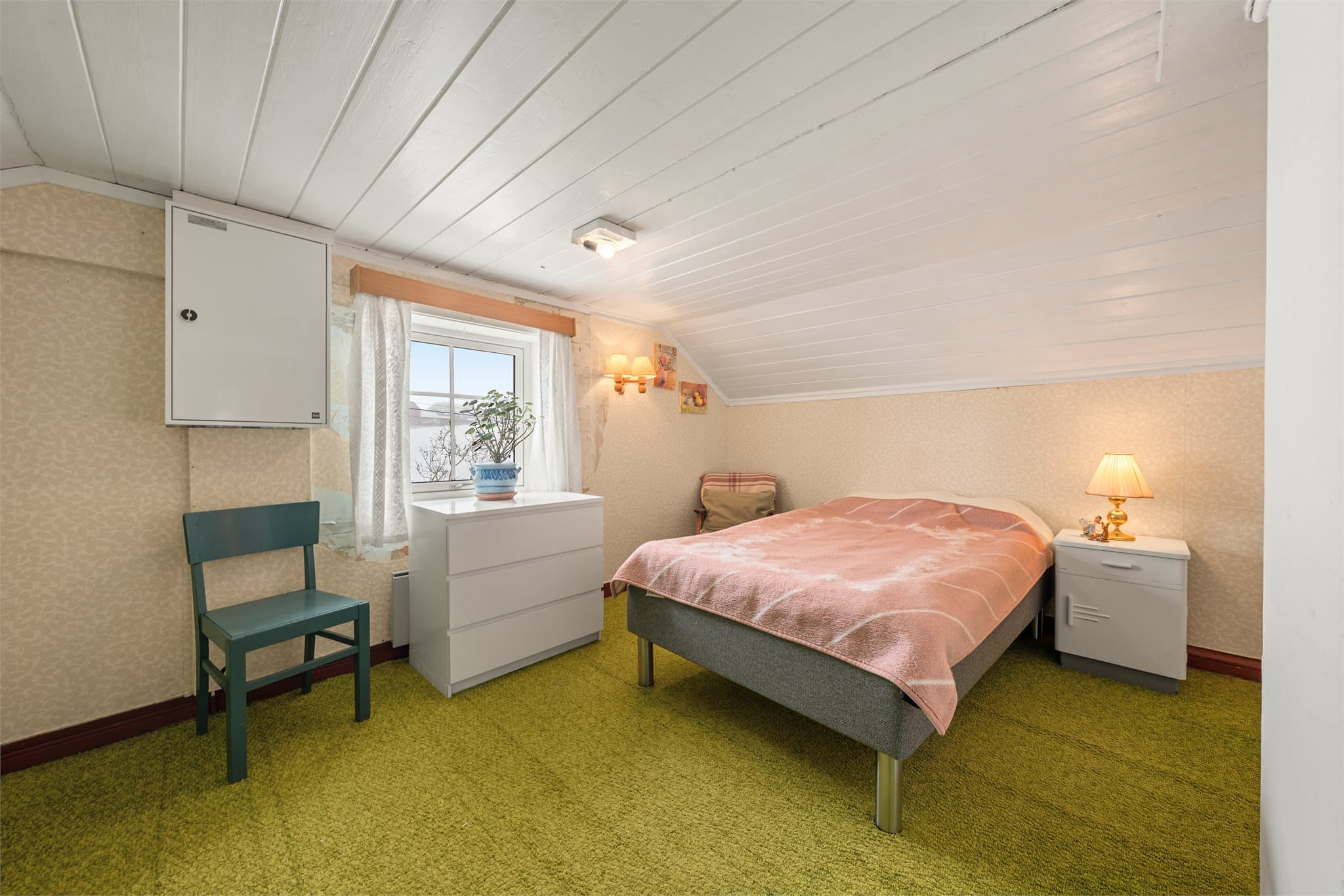 God plass til møblement og lune toner.