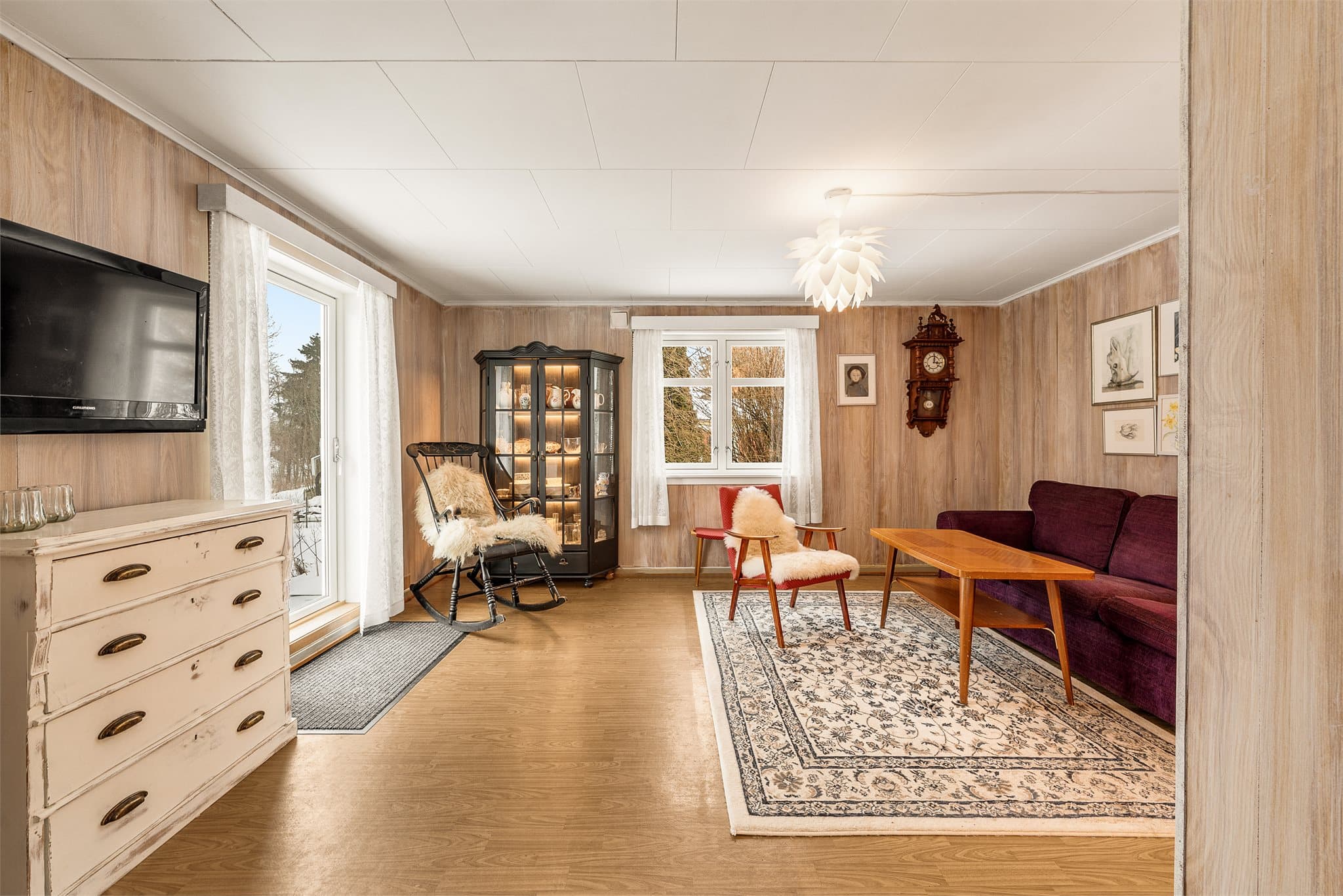 Stuen byr på uilke møbleringsmuligheter.