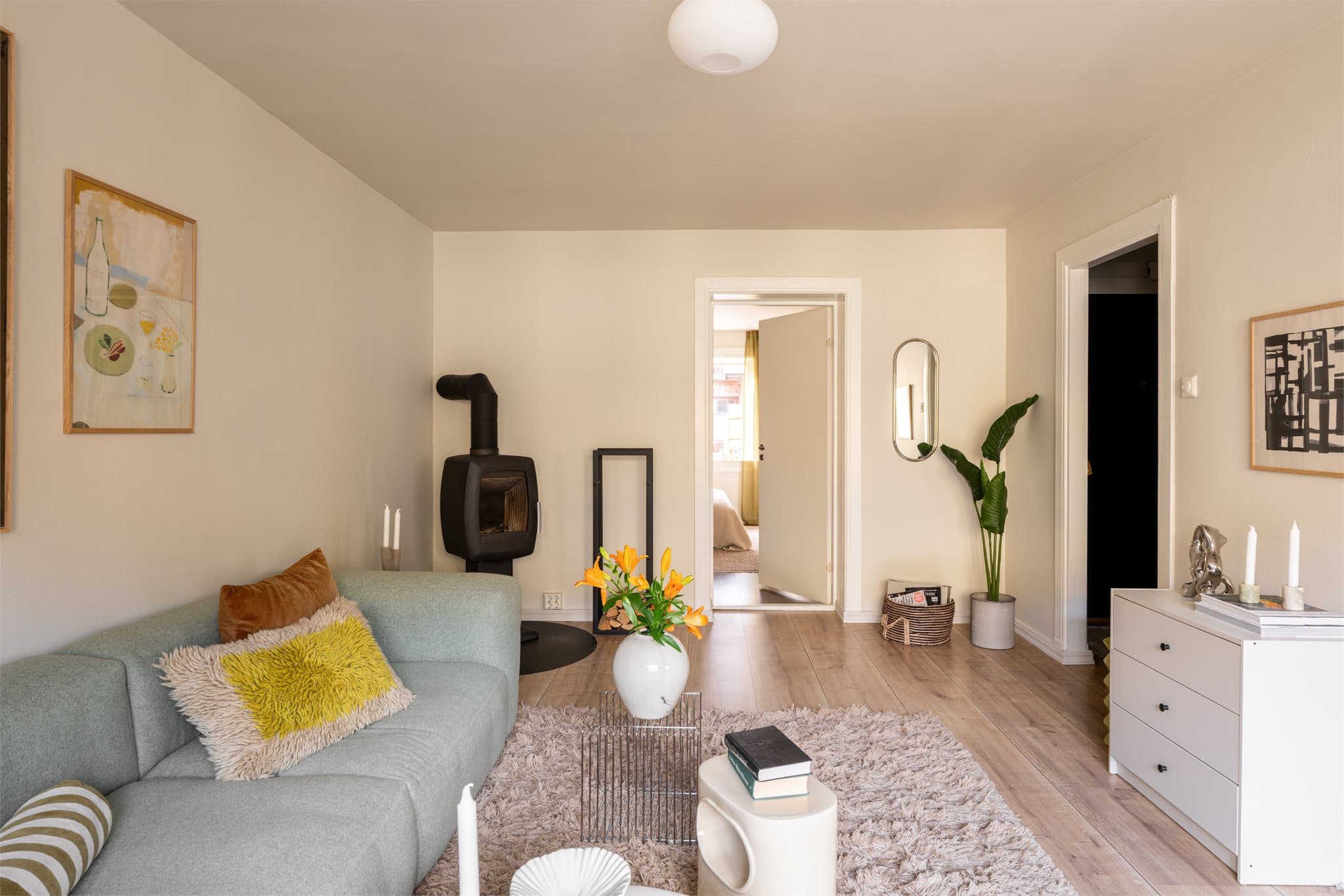 Leiligheten har en svært god planløsning med en luftig og åpen romfølelse.