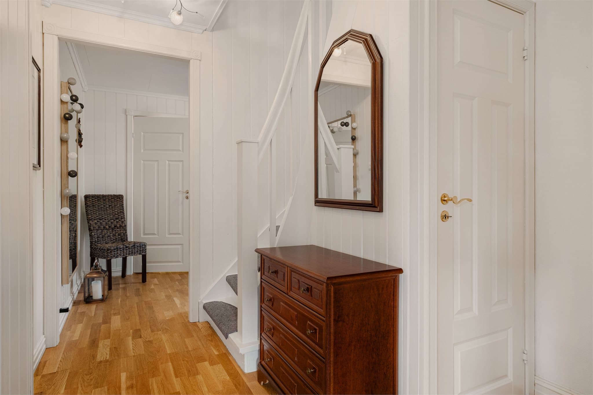 - Gang/trapperom måler 6,8m² -