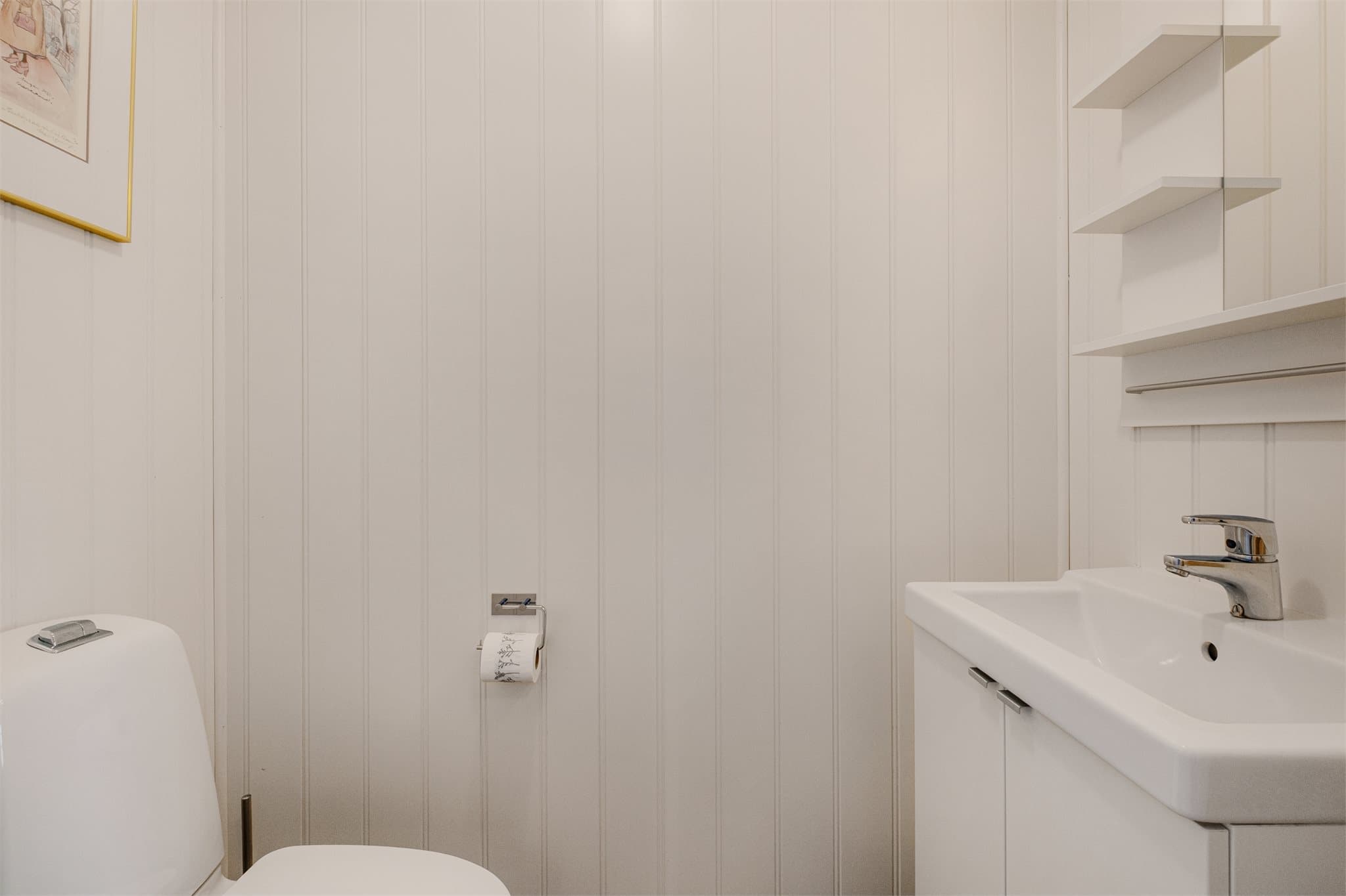 - Toalettrom i hovedetasjen måler 1,6m² -
