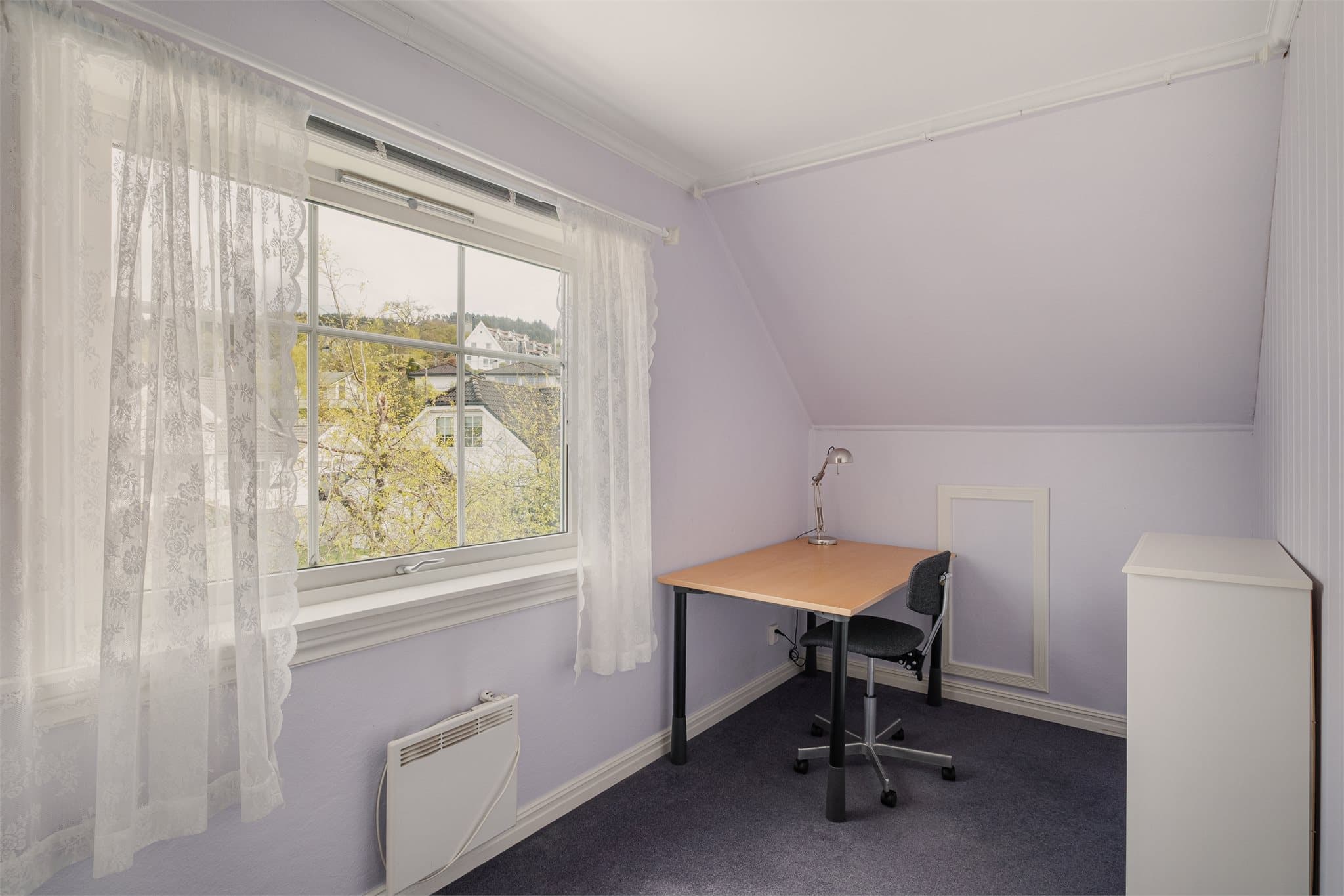 - Her har man også plass til skap, pult eller ønsket møblement -
