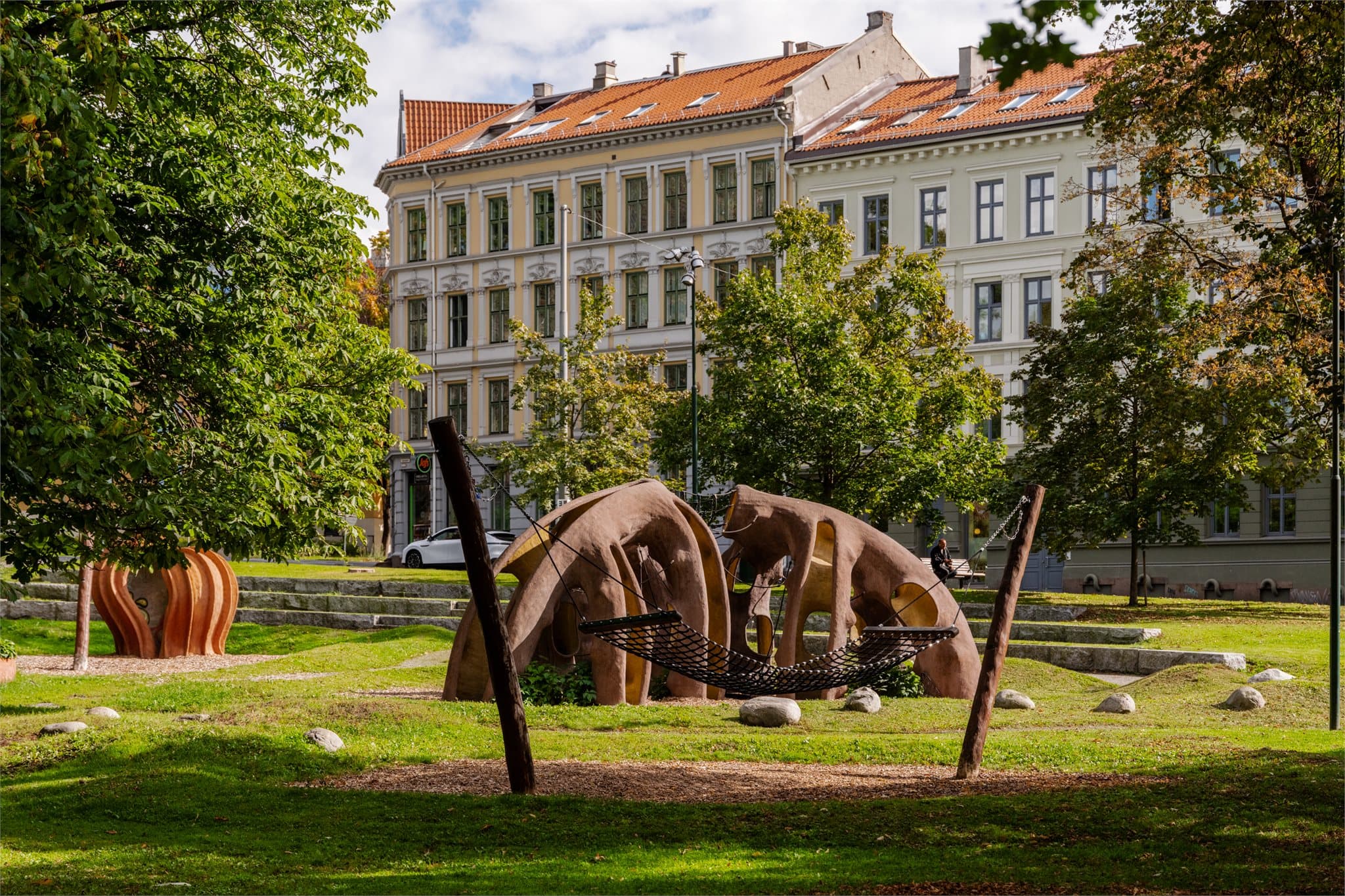 Snippenparken ligger rett utenfor sørsiden av Botanisk hage og byr på grillmuligheter og lekeplass.