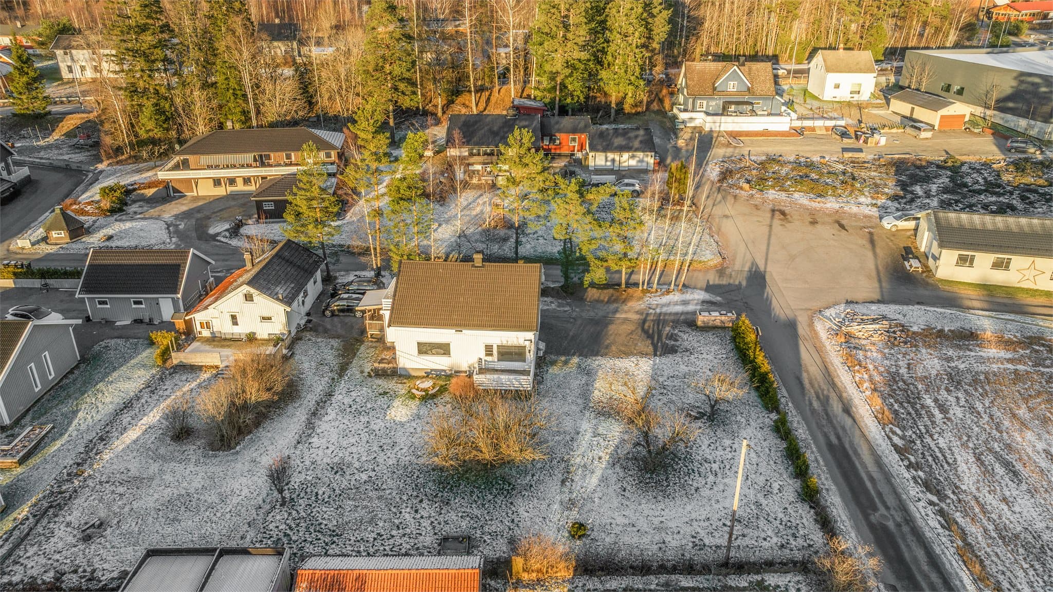 Boligen ligger i et hyggelig nabolag - både barnevennlig og sentralt