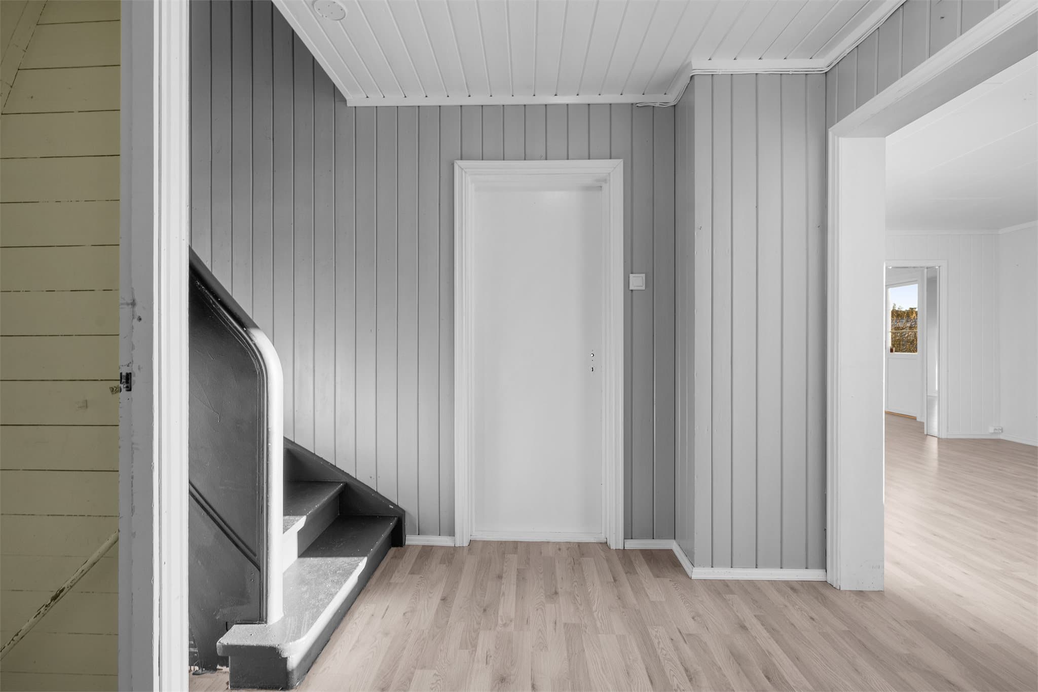 Gang og trapp opp til 2.etasje
